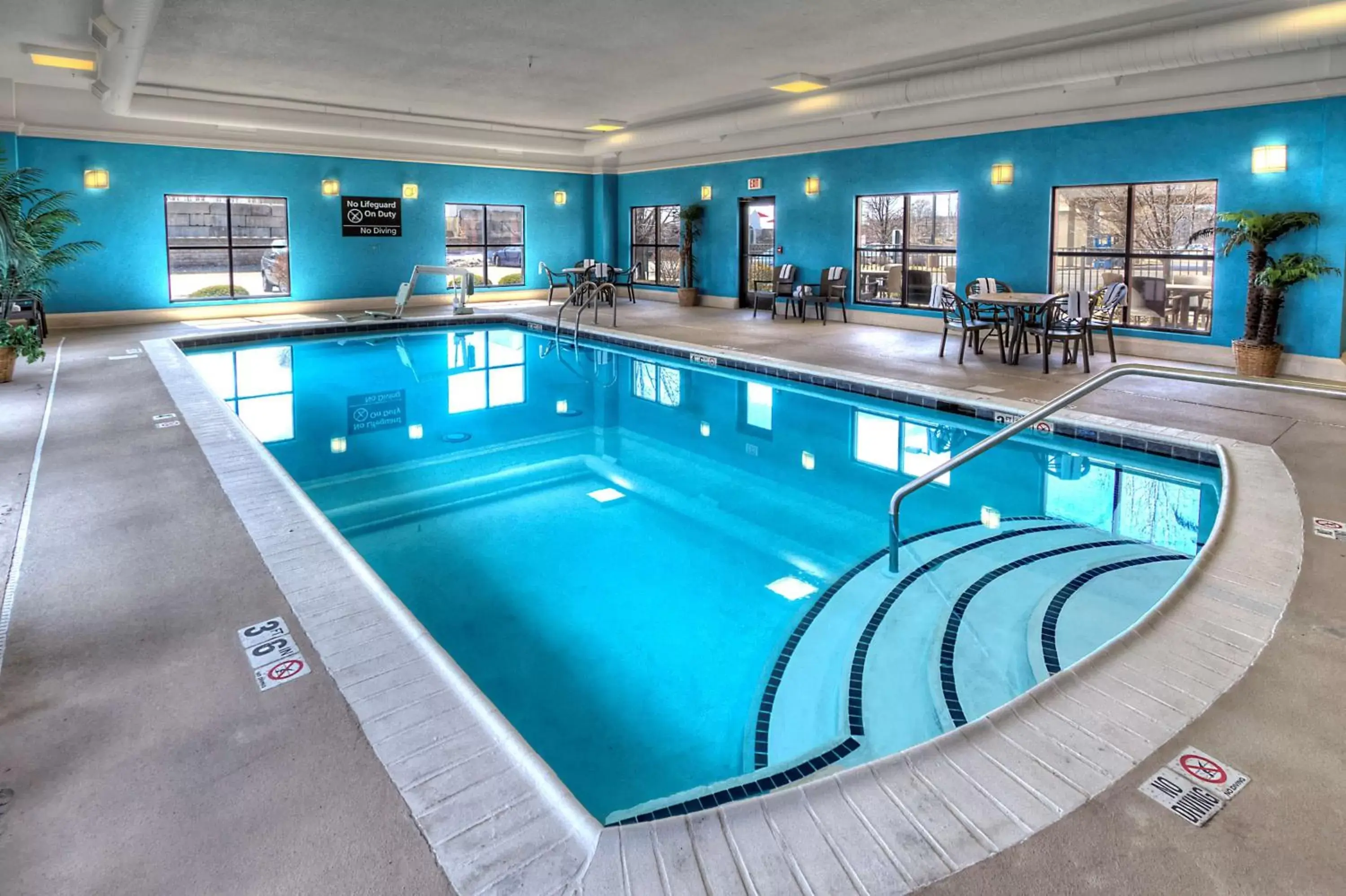 Pool view, Swimming Pool in Hampton Inn & Suites Kalamazoo-Oshtemo