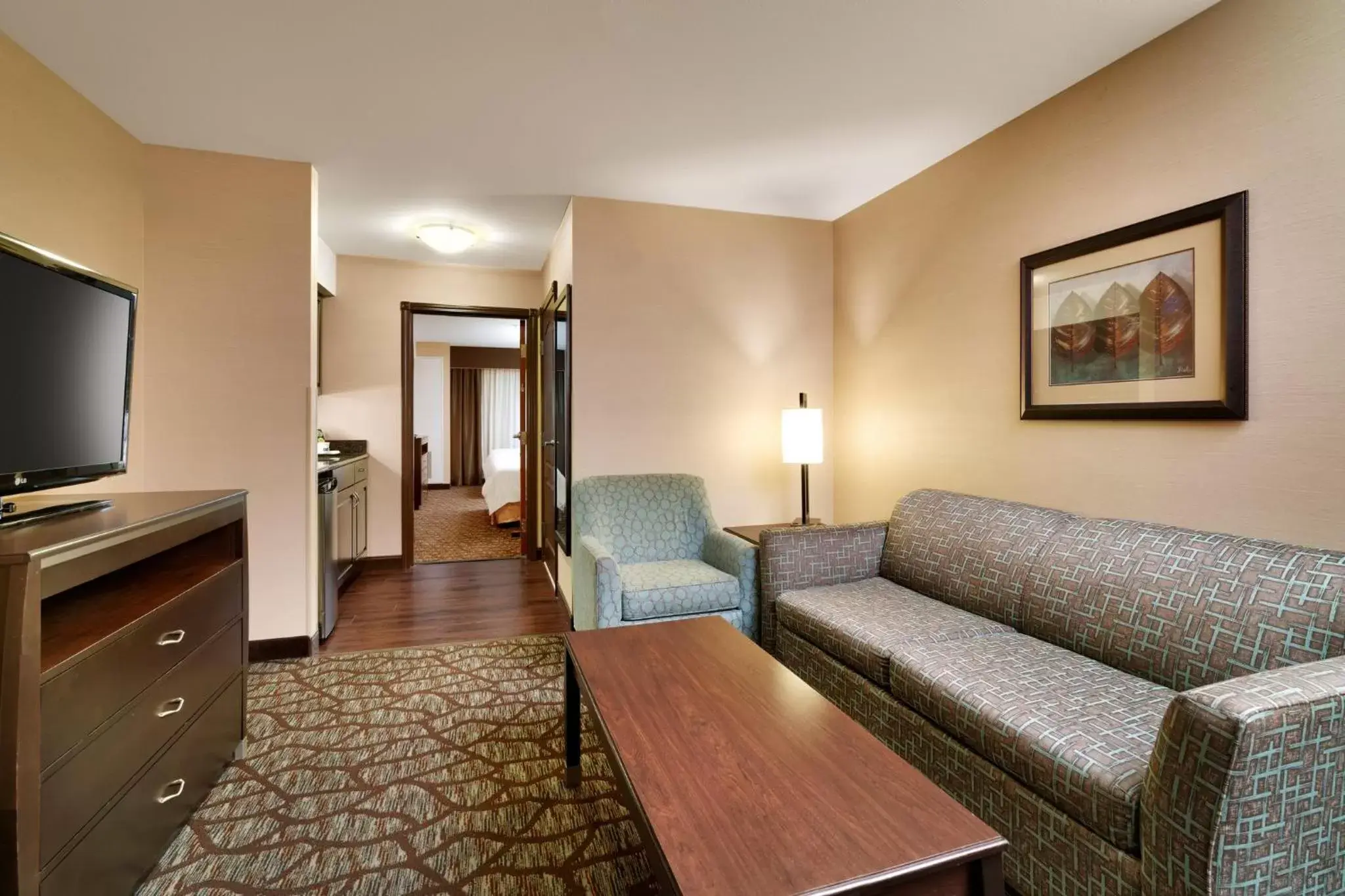 Bedroom, Seating Area in Holiday Inn Express Hotel & Suites Butte, an IHG Hotel