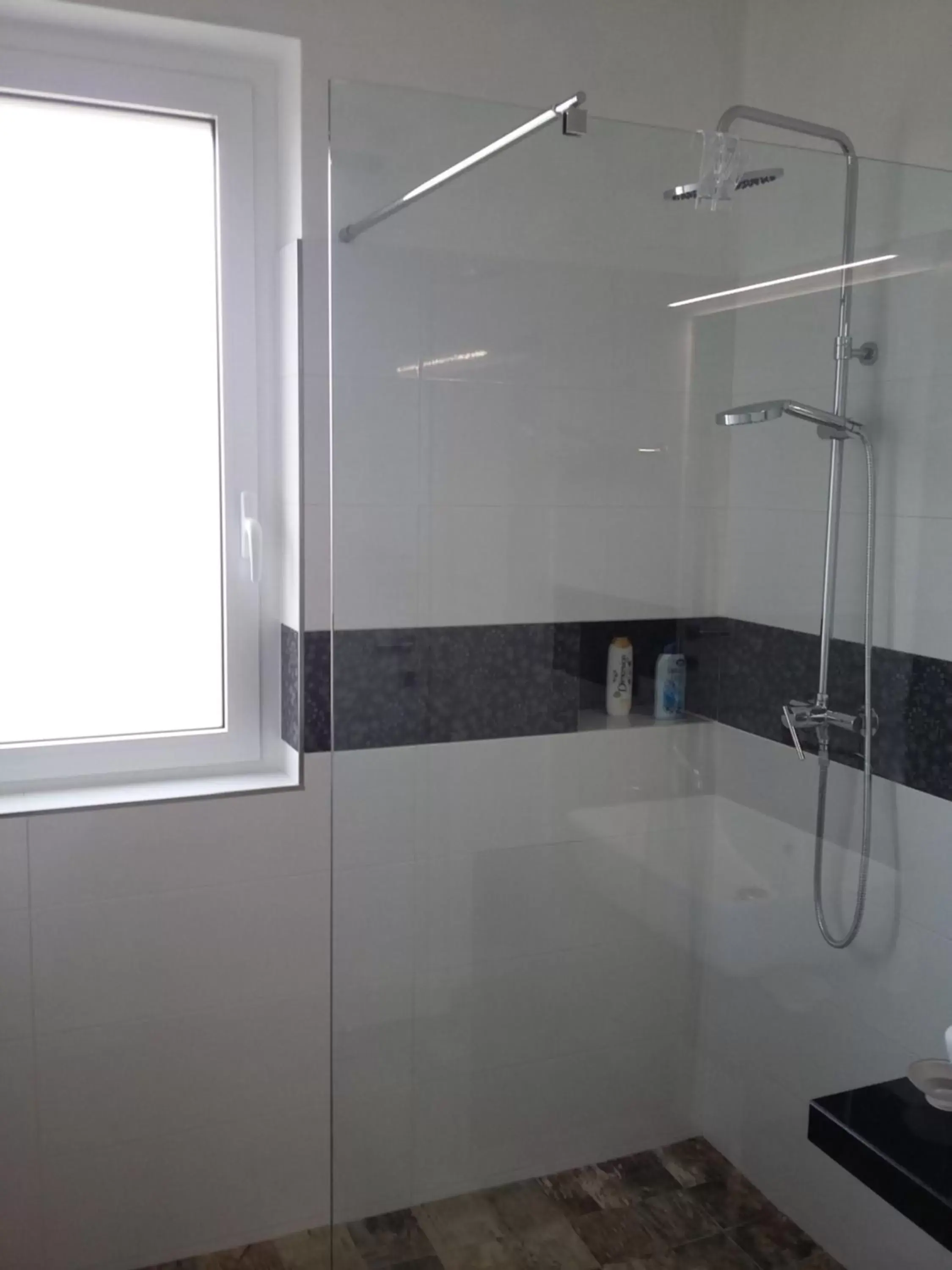 Shower, Bathroom in La Suite Negli Orti