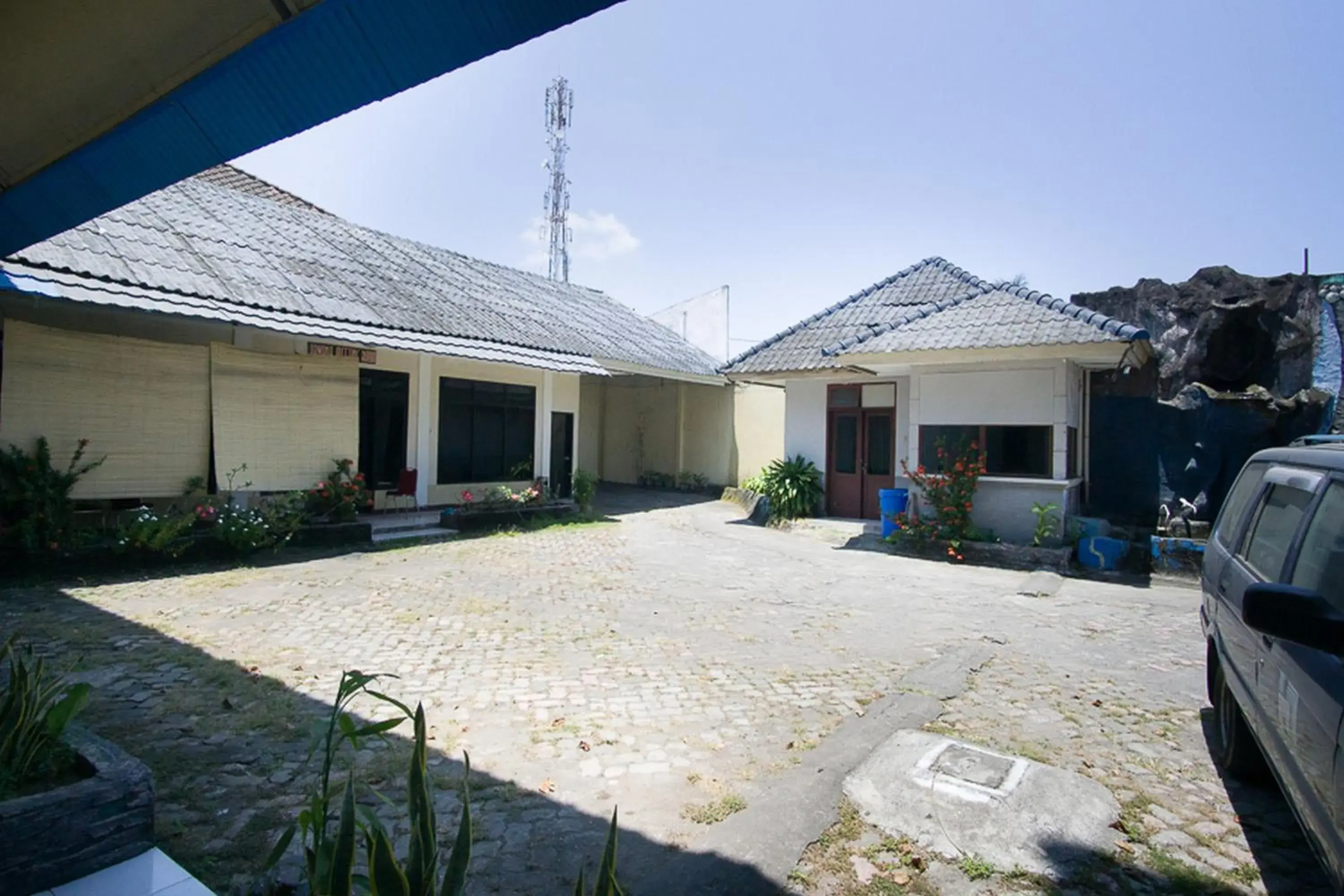 Facade/entrance, Property Building in RedDoorz plus near Pelabuhan Bitung