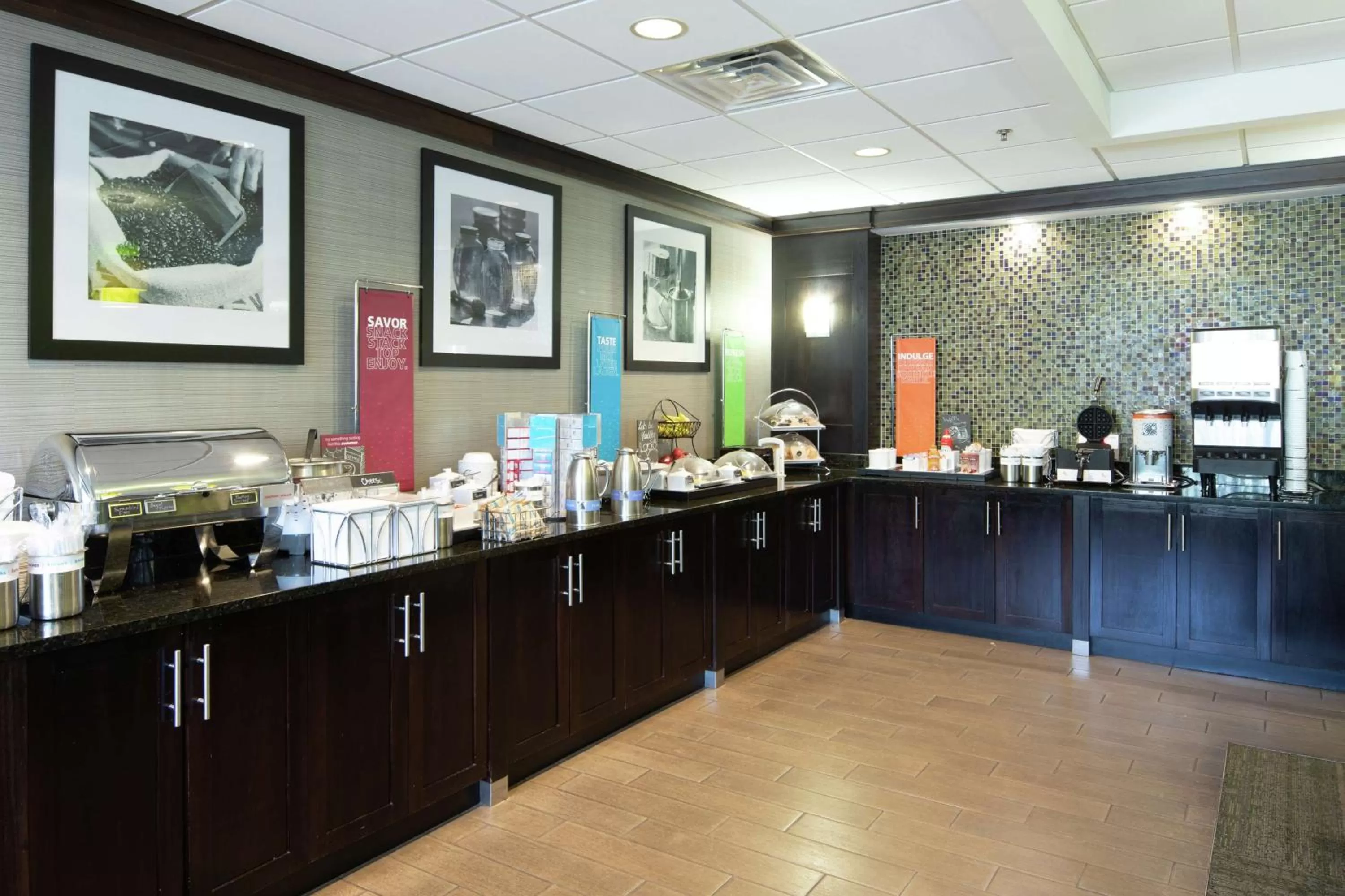 Dining area in Hampton Inn Atlanta-Town Center/Kennesaw