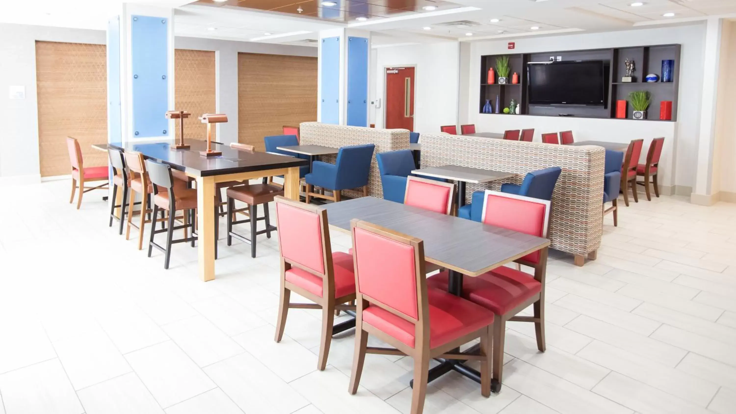 Property building, Restaurant/Places to Eat in Holiday Inn Express & Suites Knoxville-Farragut, an IHG Hotel