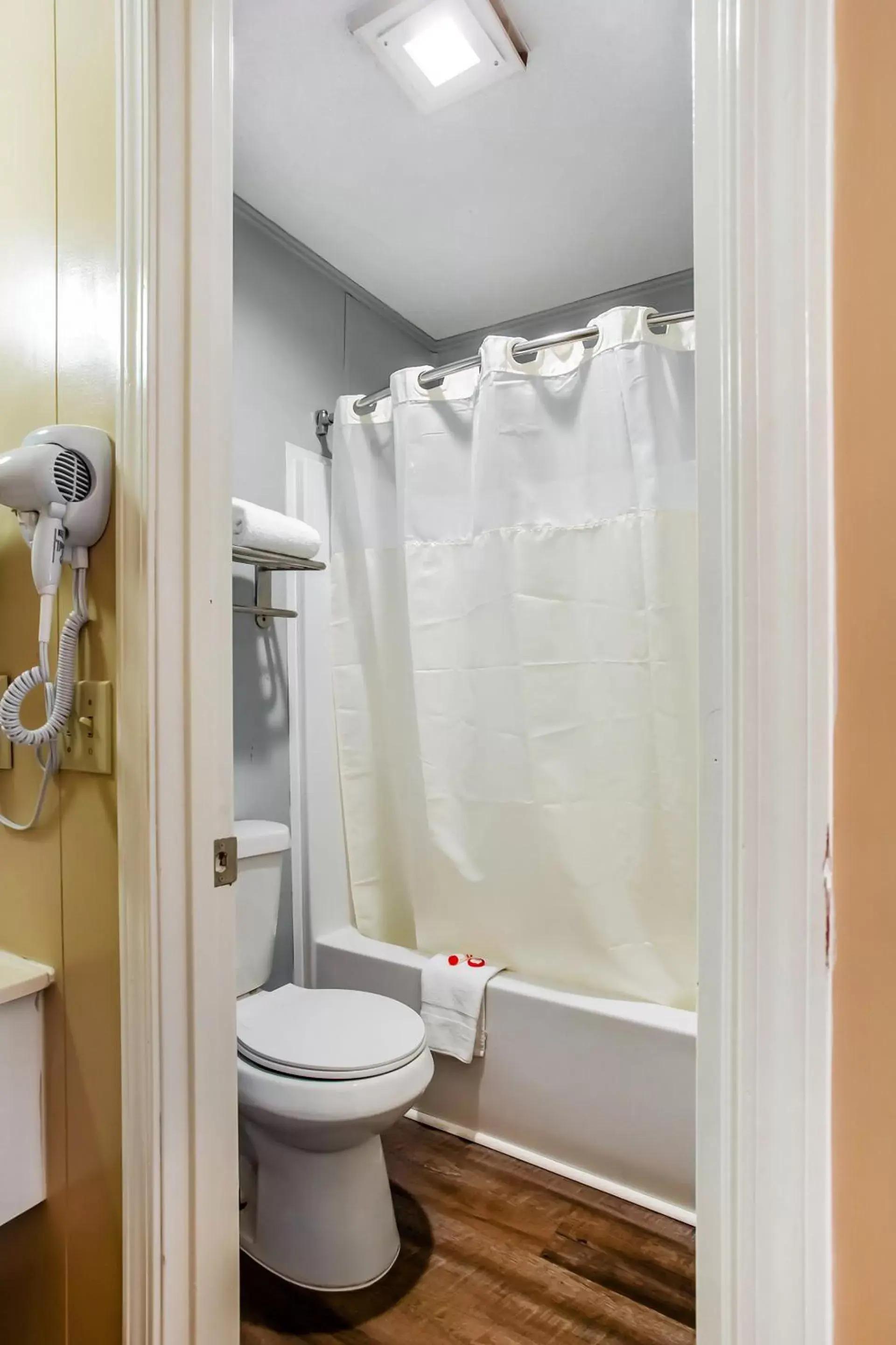 Bathroom in OYO Hotel Ridgeland East