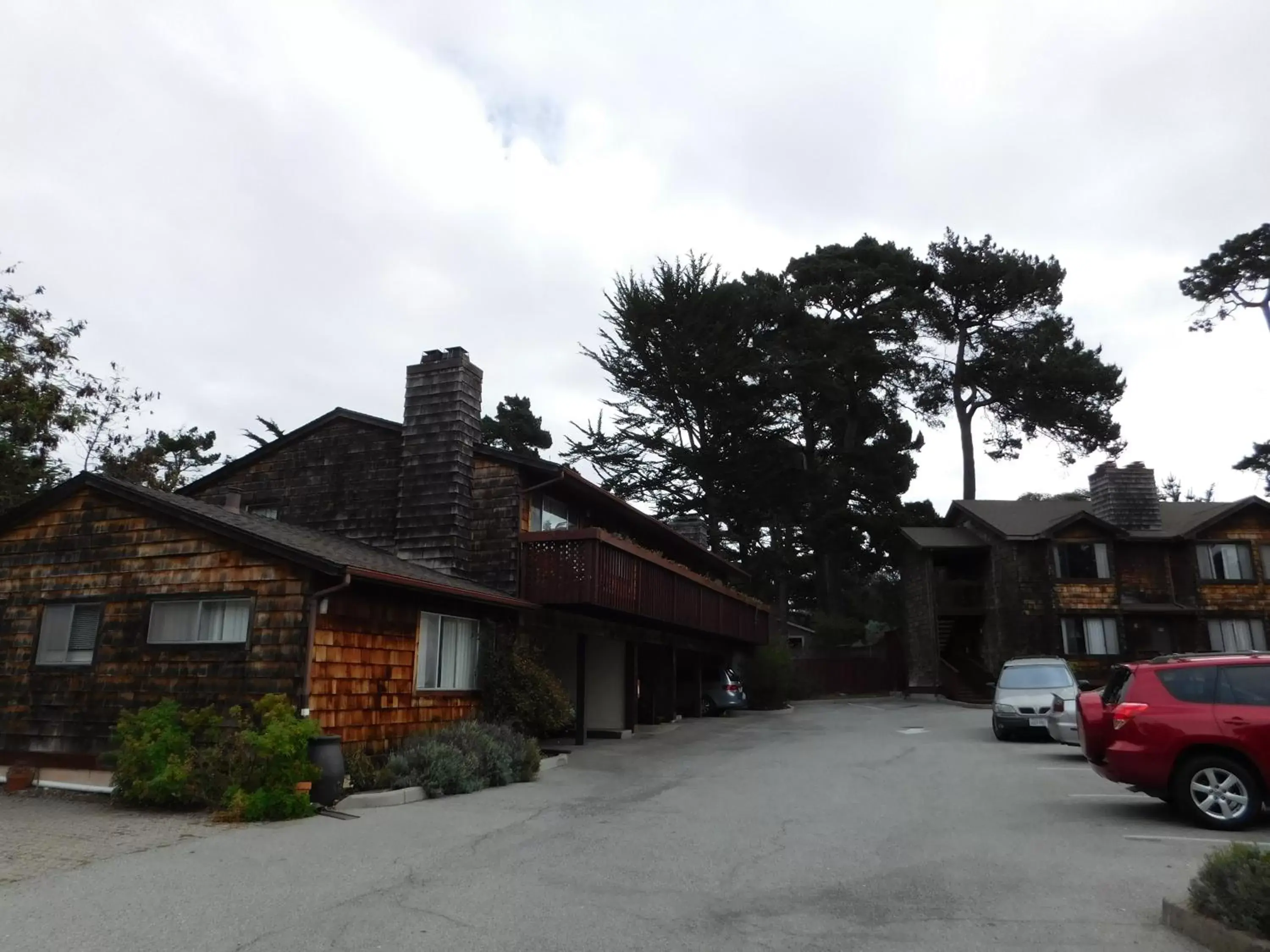 Property Building in Pacific Gardens Inn