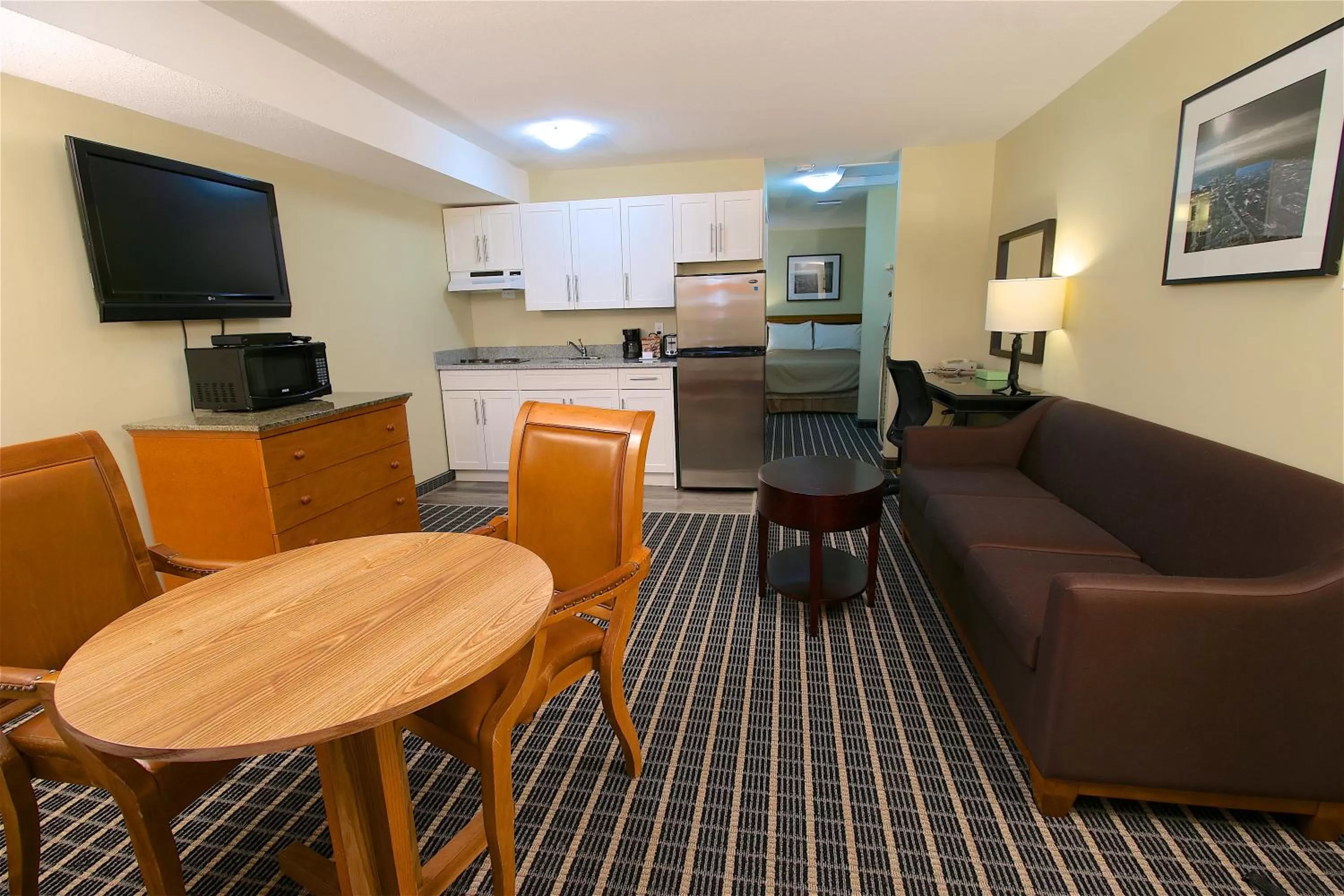 Dining area, Seating Area in Medicine Hat Suites