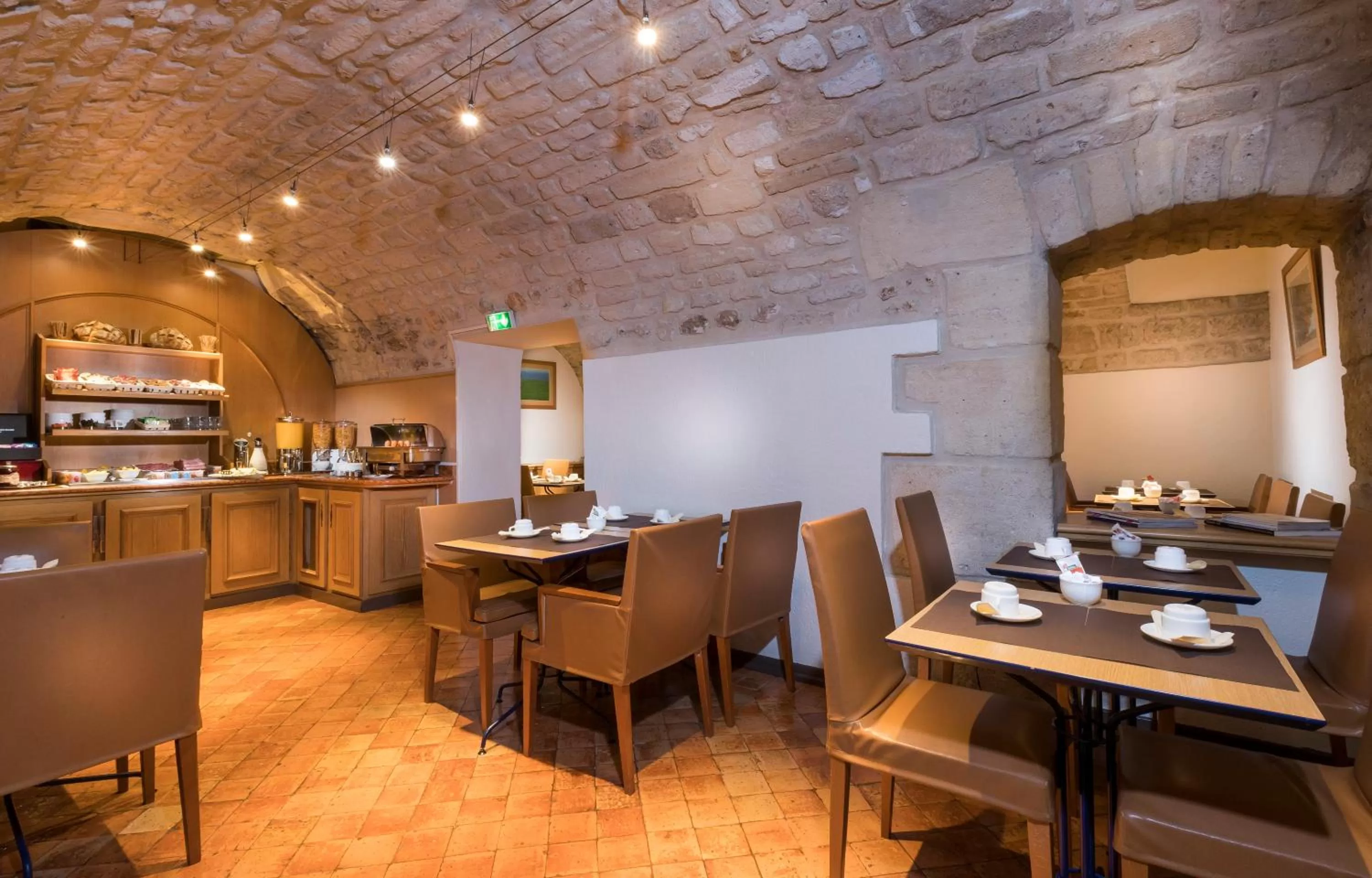 Buffet breakfast in Hotel Lautrec Opera