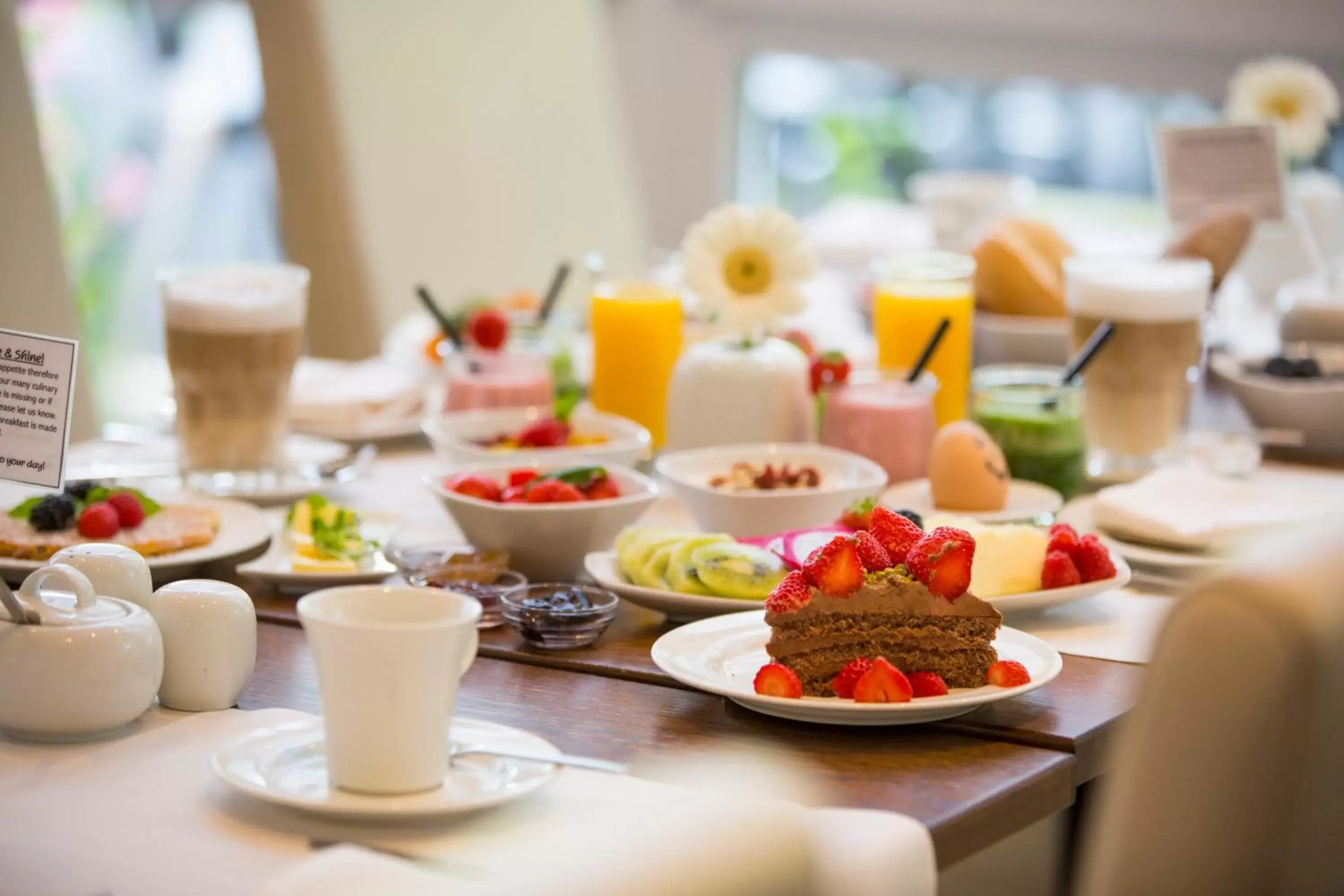 Breakfast in Auszeit Hotel Düsseldorf - das Frühstückshotel - Partner of SORAT Hotels