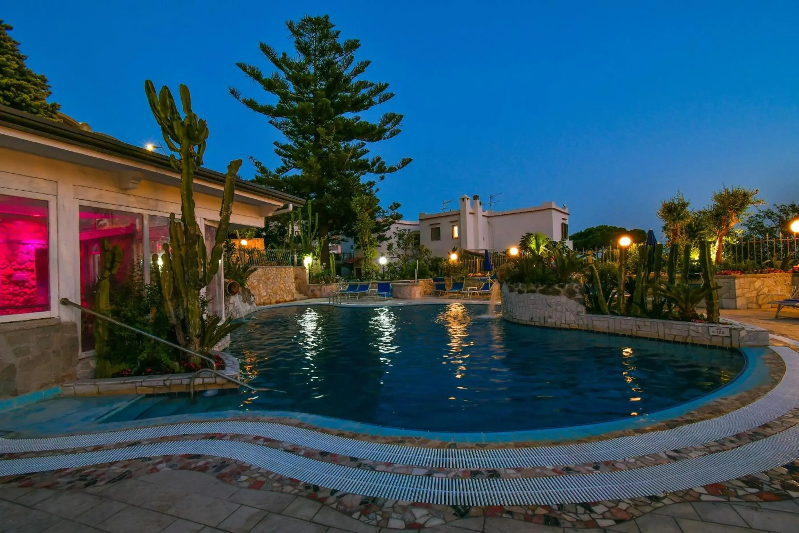 Property building, Swimming Pool in Hotel Terme Saint Raphael