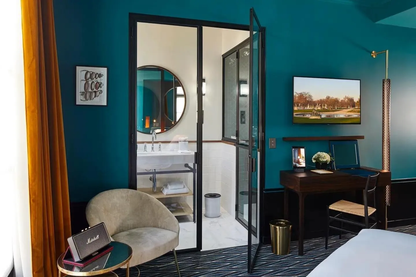 Shower, Bed in Le Roch Hotel & Spa