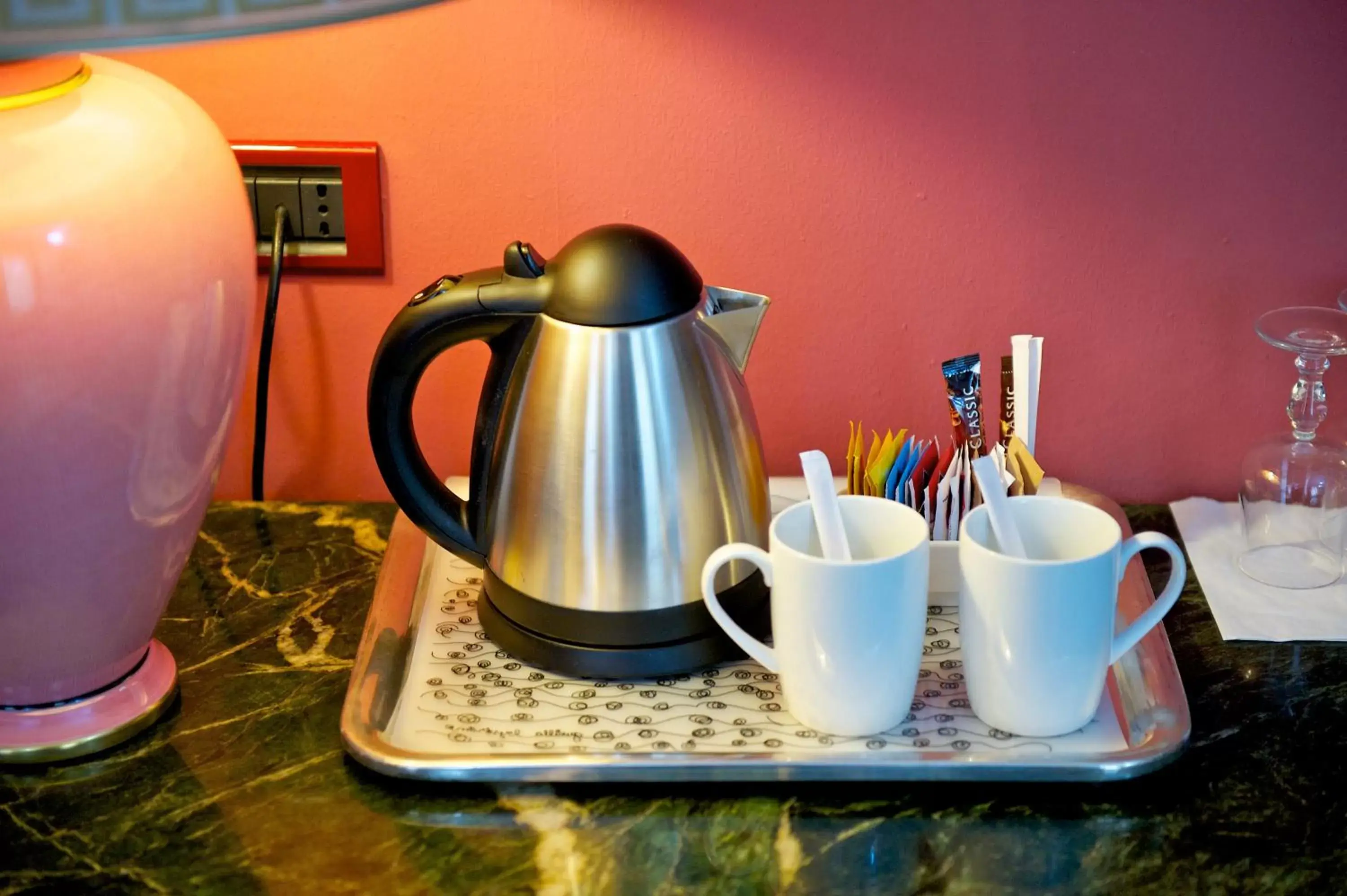 Coffee/tea facilities in Hotel Torino Royal