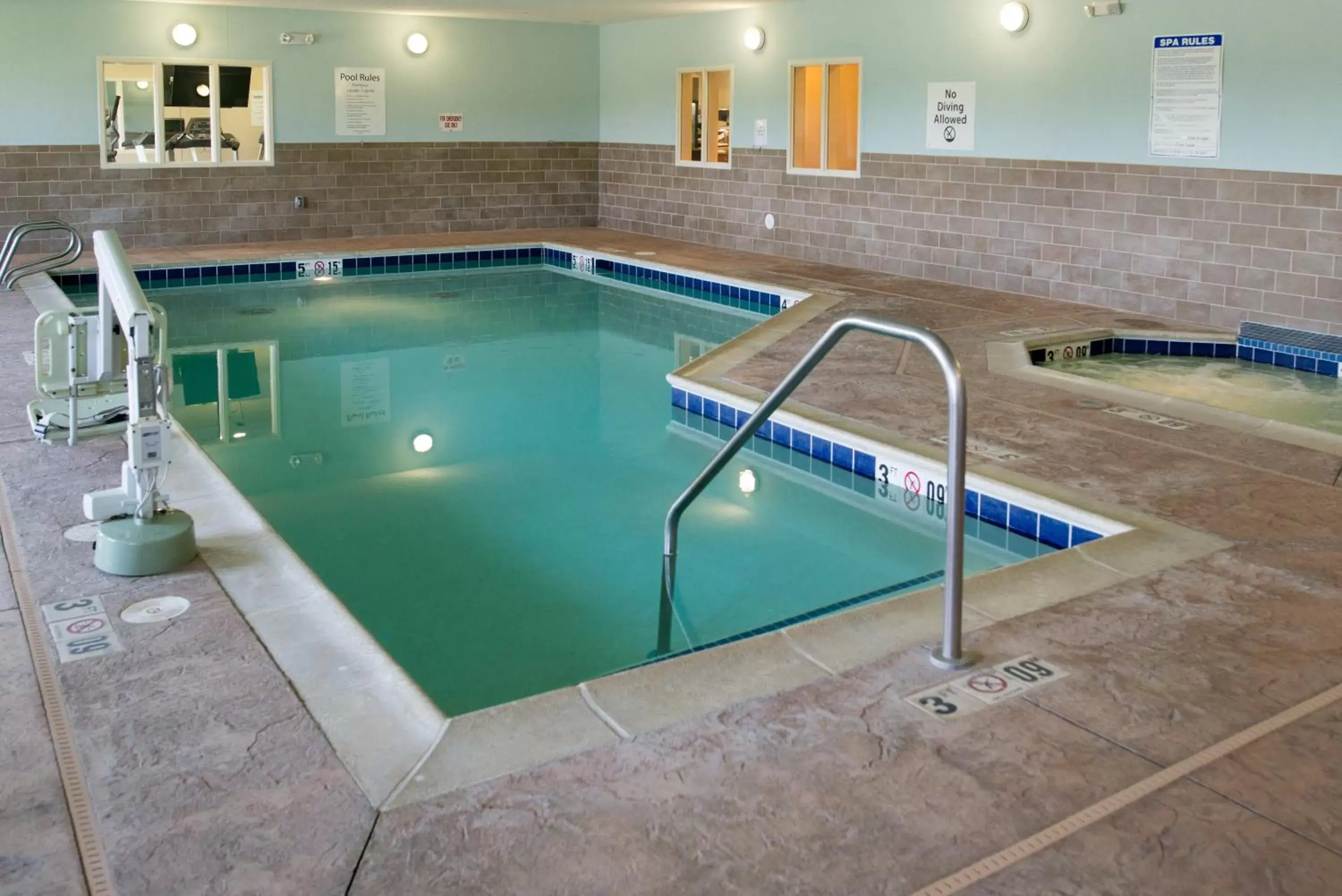 Swimming Pool in Holiday Inn Express - Albert Lea, an IHG Hotel