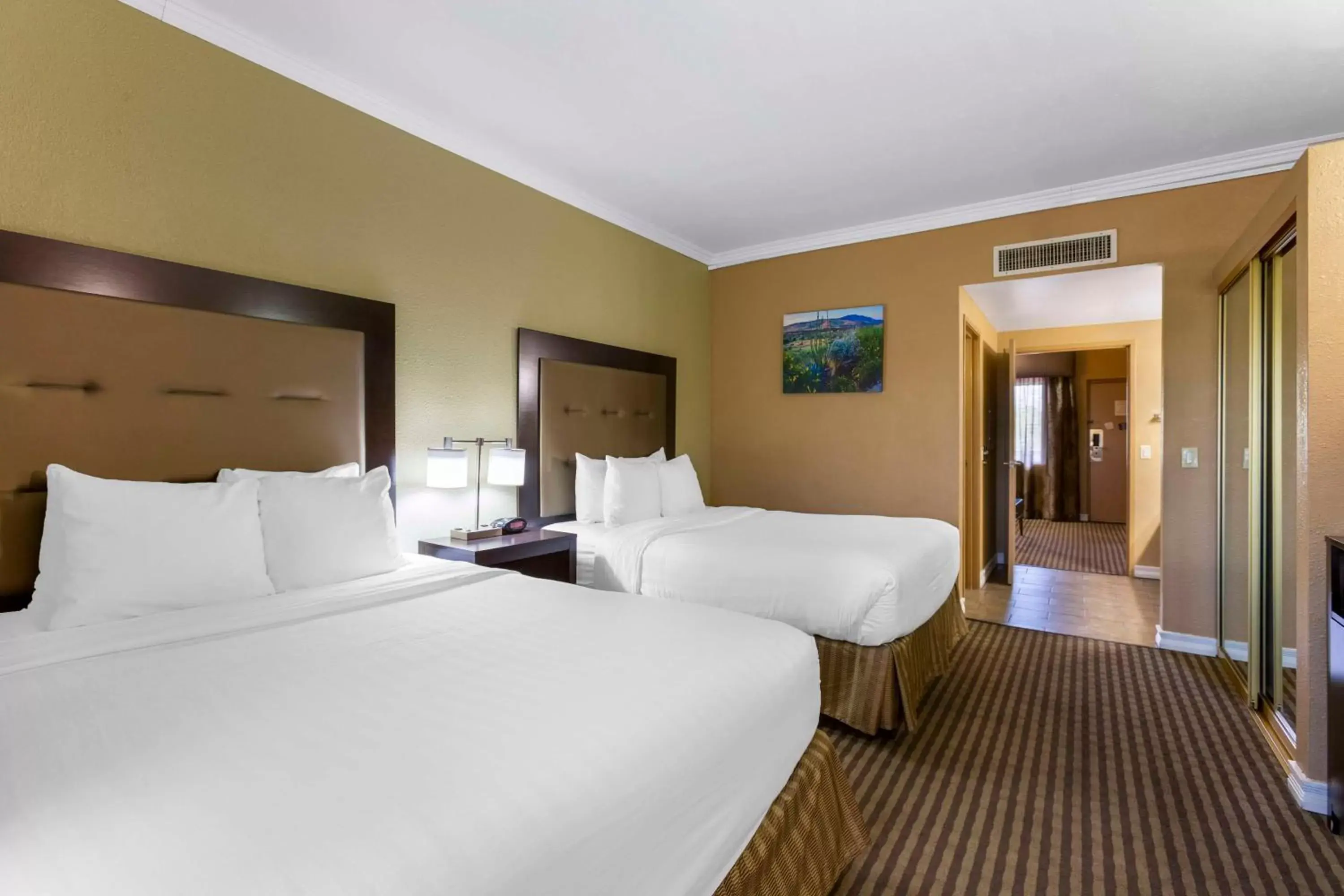 Bedroom, Bed in Best Western Royal Sun Inn & Suites