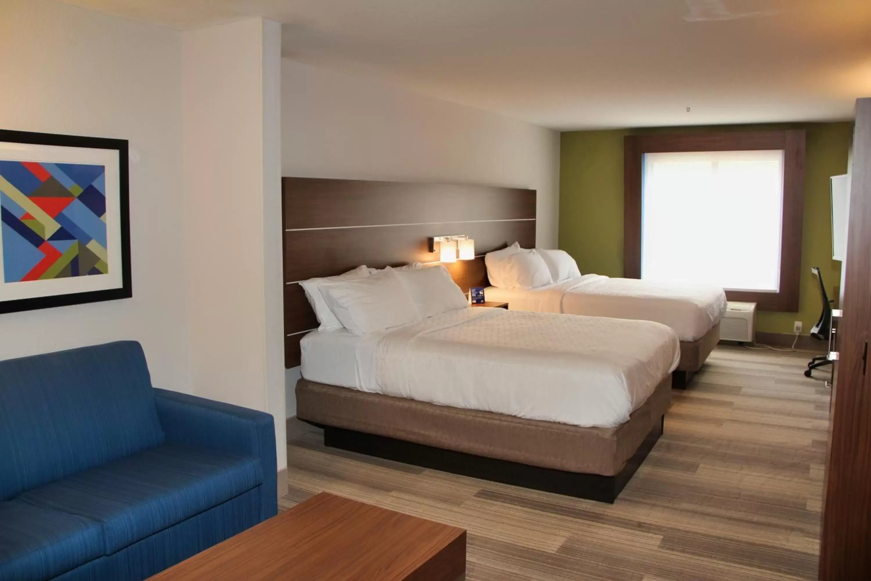 Bedroom, Bed in Holiday Inn Express, an IHG Hotel