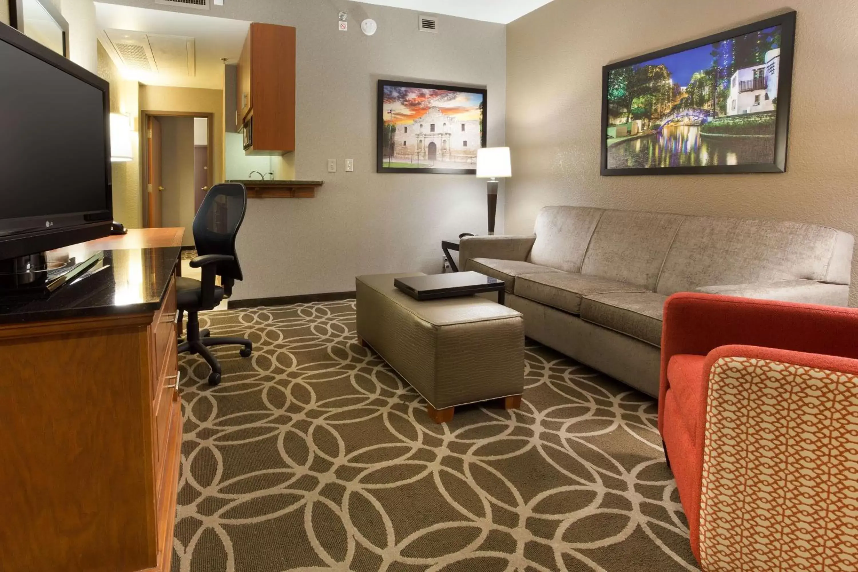 Photo of the whole room, Seating Area in Drury Inn & Suites San Antonio Riverwalk