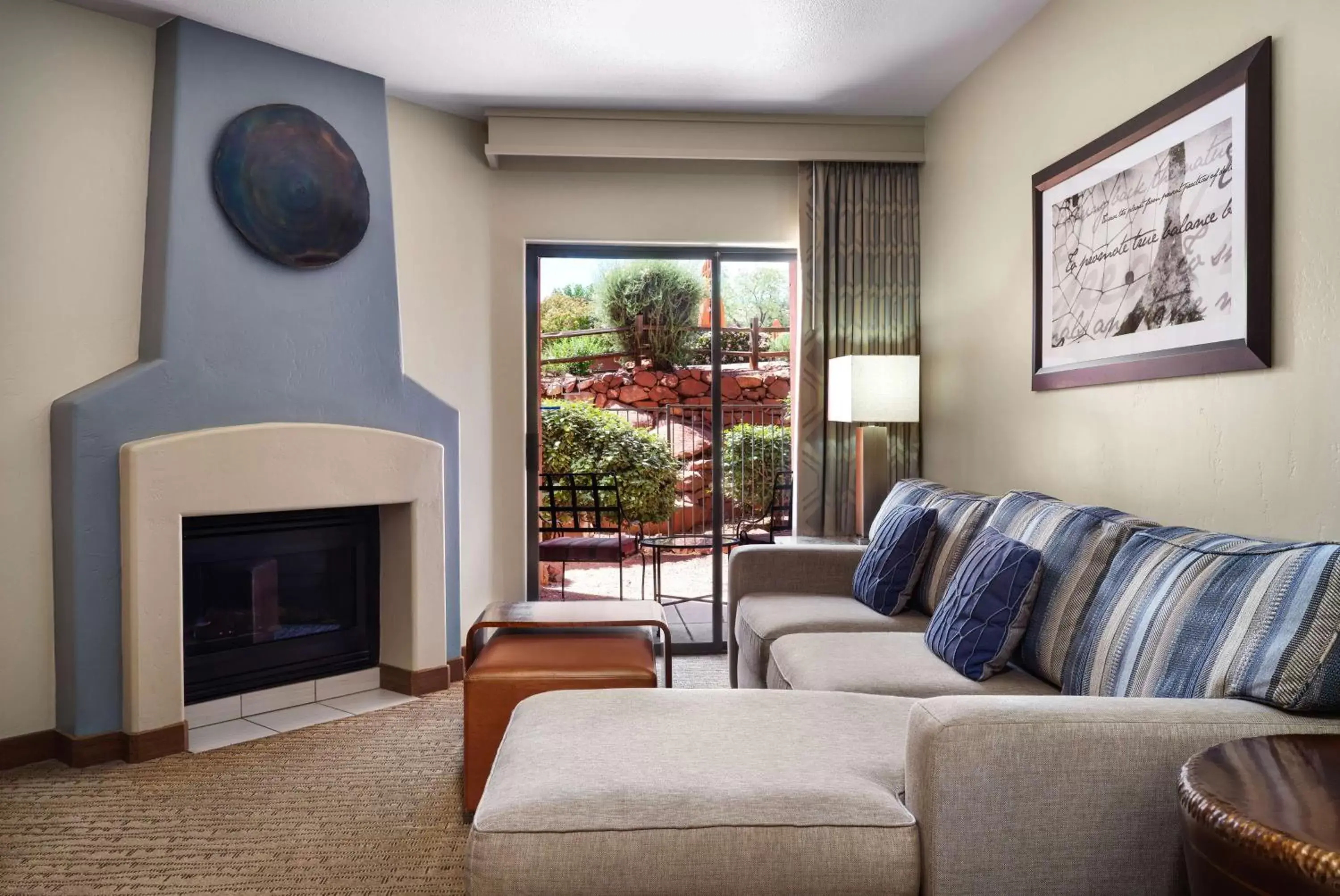 Living room, Seating Area in Hilton Sedona Resort at Bell Rock