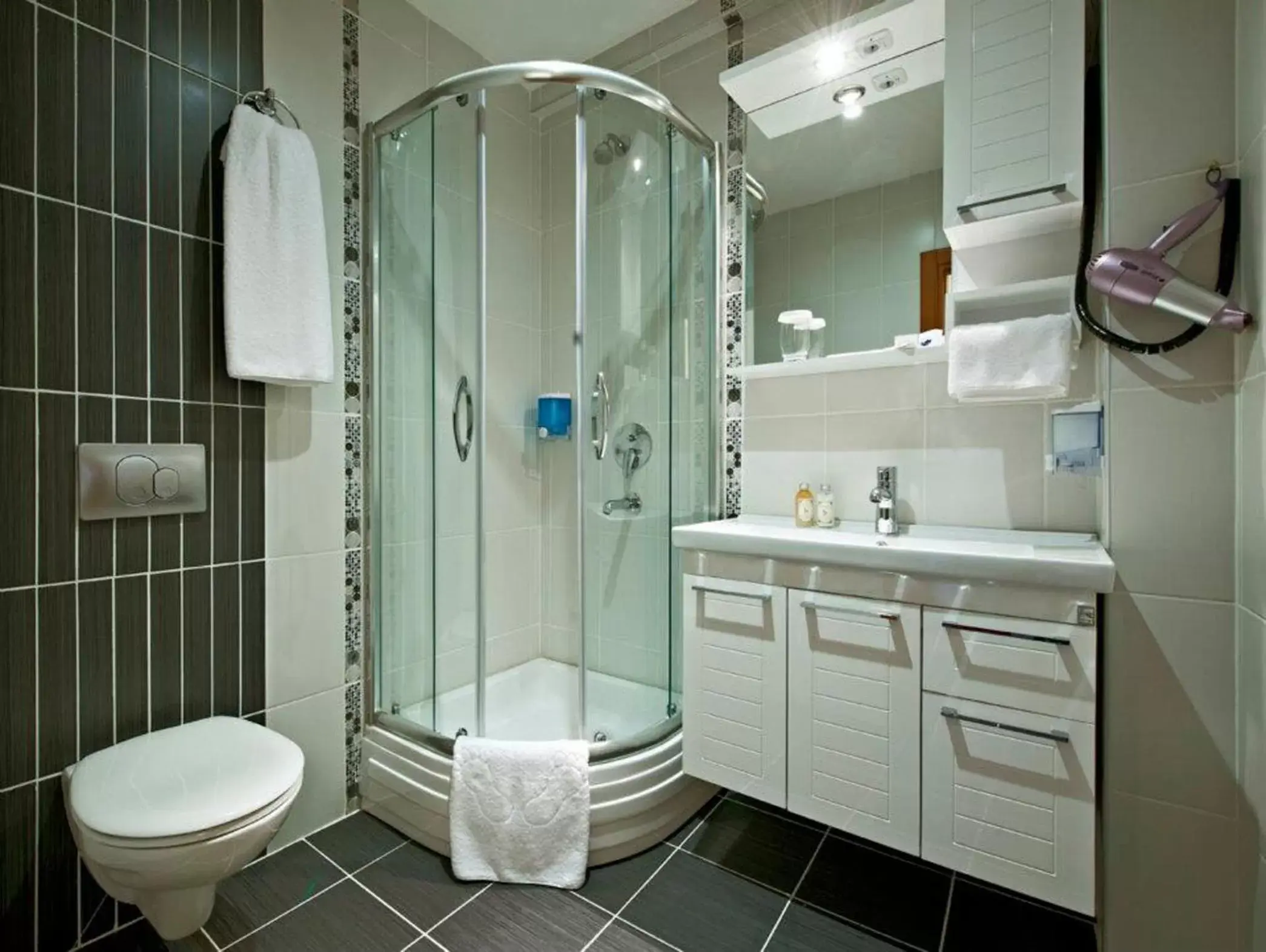 Toilet, Bathroom in Retropera Hotel
