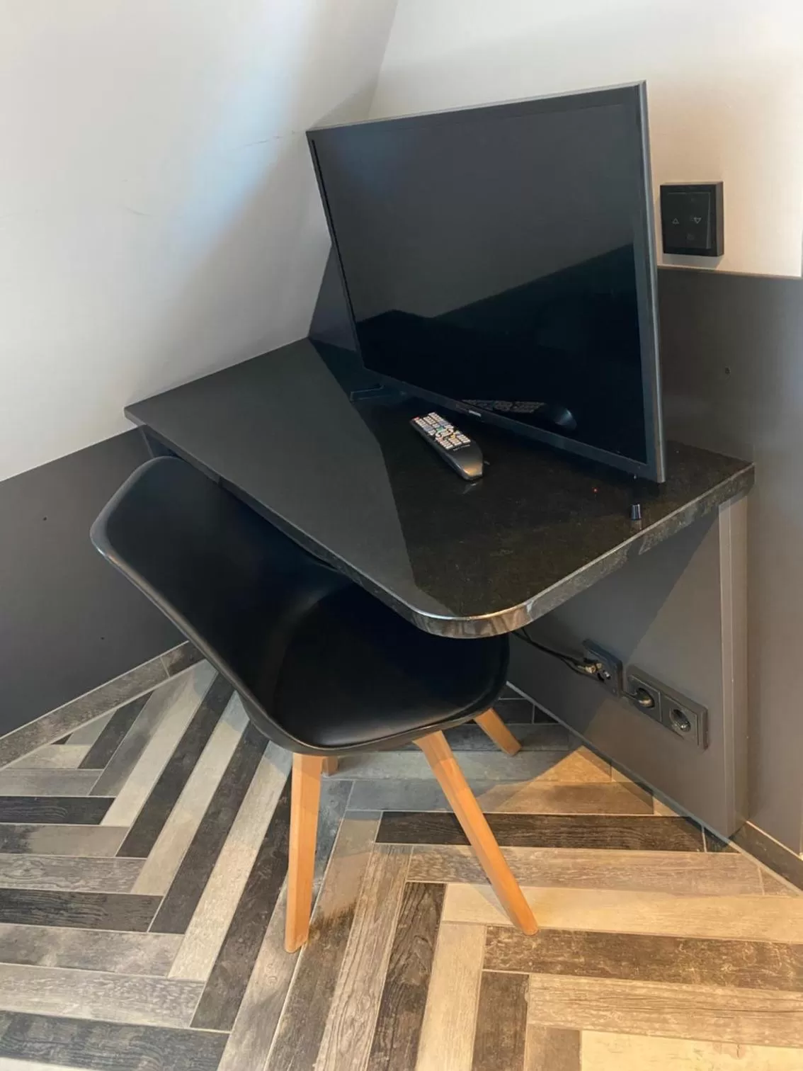 Photo of the whole room in Munich Deluxe Hotel