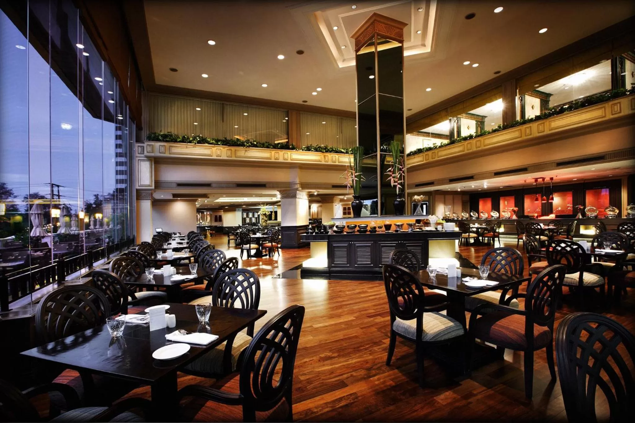Restaurant/places to eat in Centara Riverside Hotel Chiang Mai