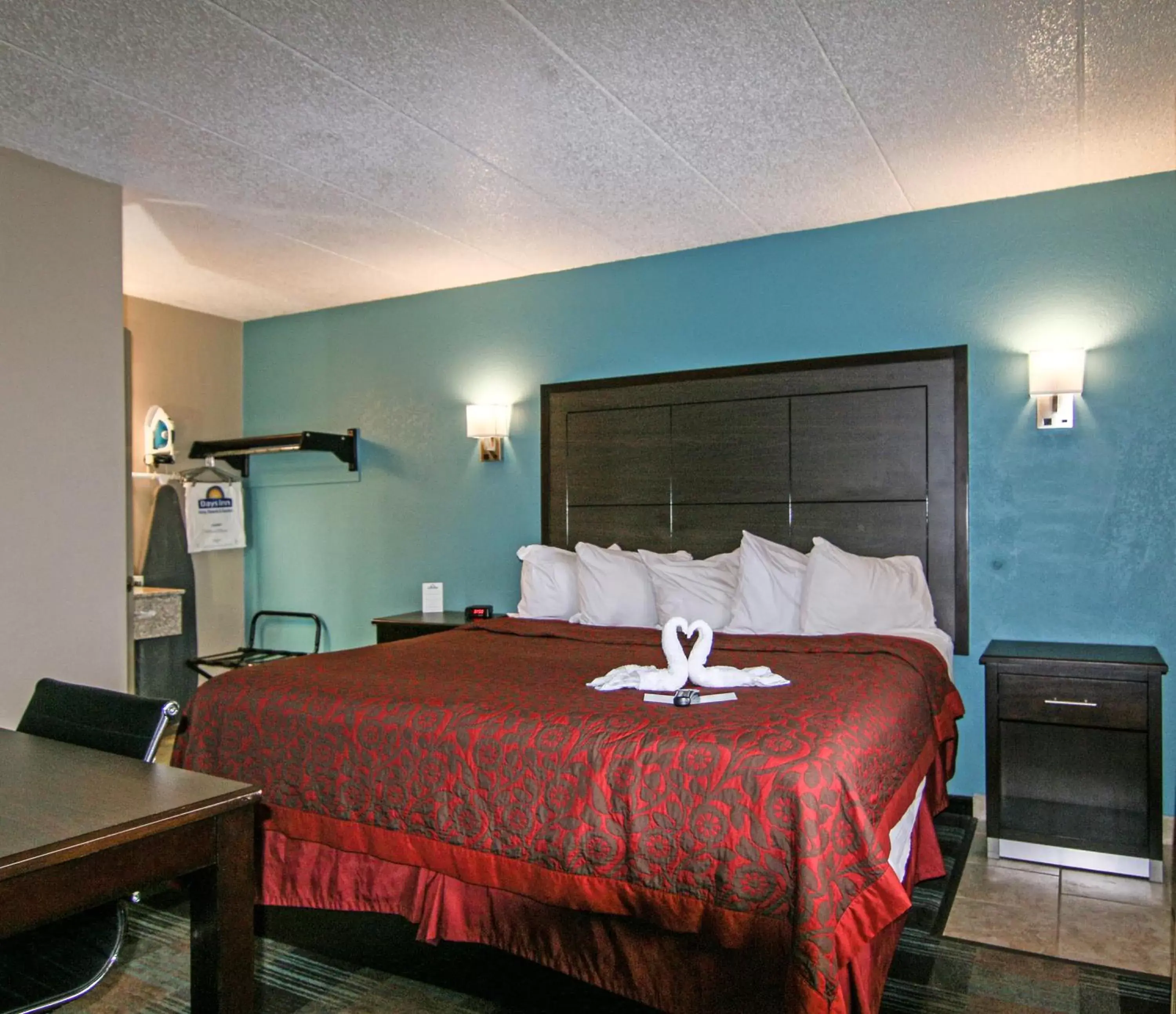 Bed in Days Inn & Suites by Wyndham Springfield on I-44