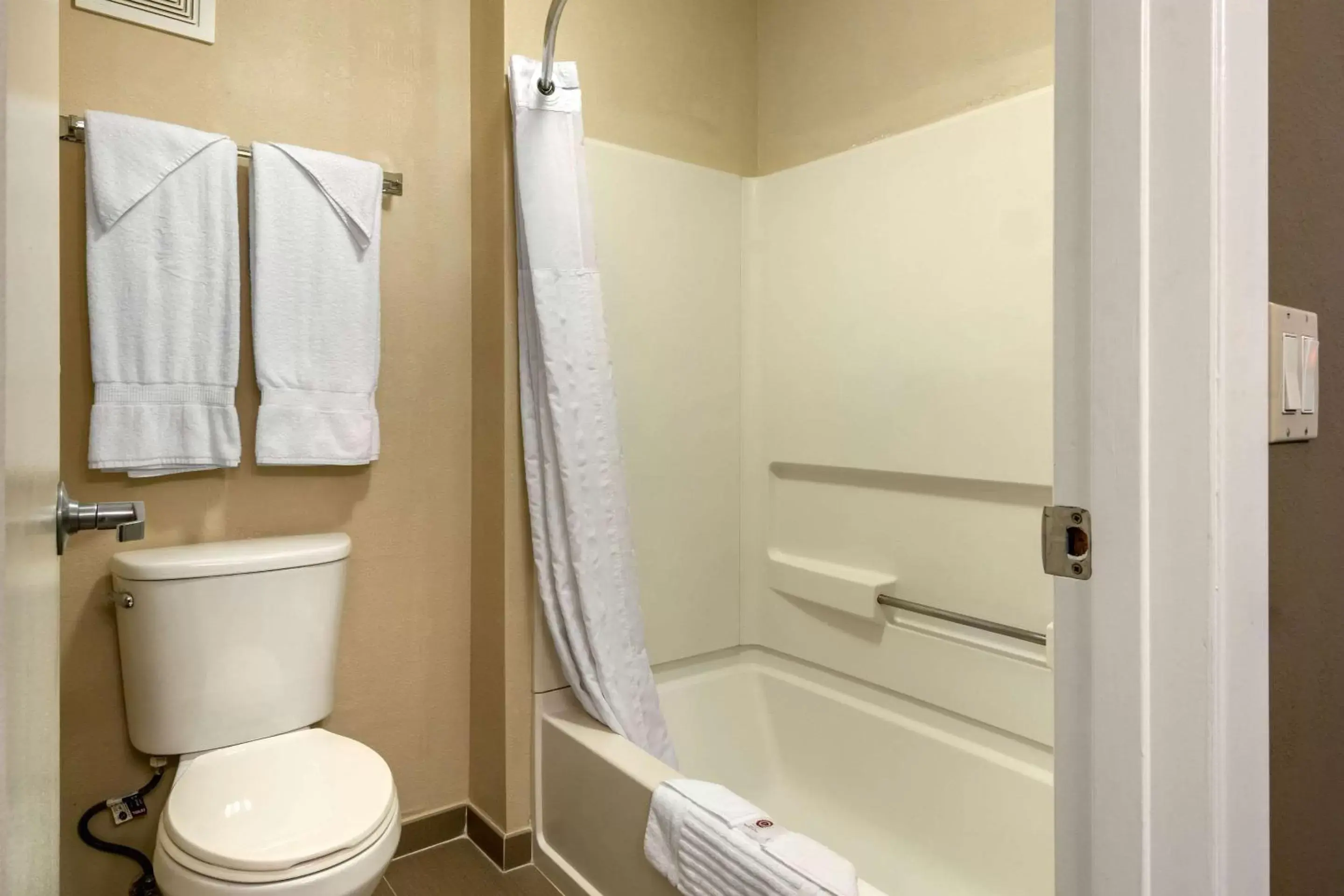 Photo of the whole room, Bathroom in Comfort Inn Columbia Gorge