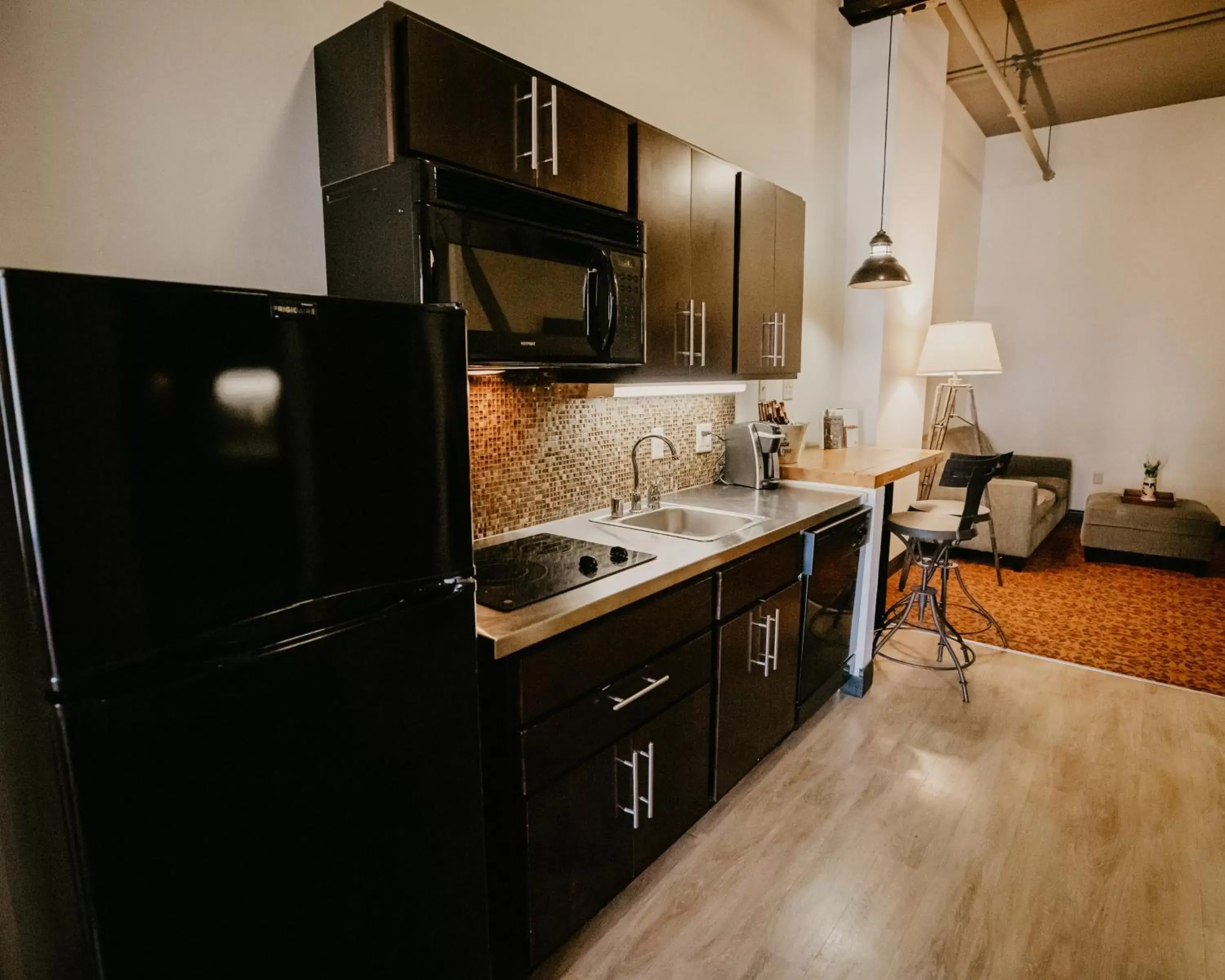 Guests, Kitchen/Kitchenette in Brewhouse Inn and Suites