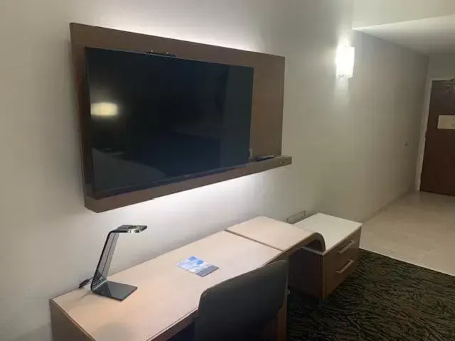 TV and multimedia, TV/Entertainment Center in Courtyard by Marriott Hickory