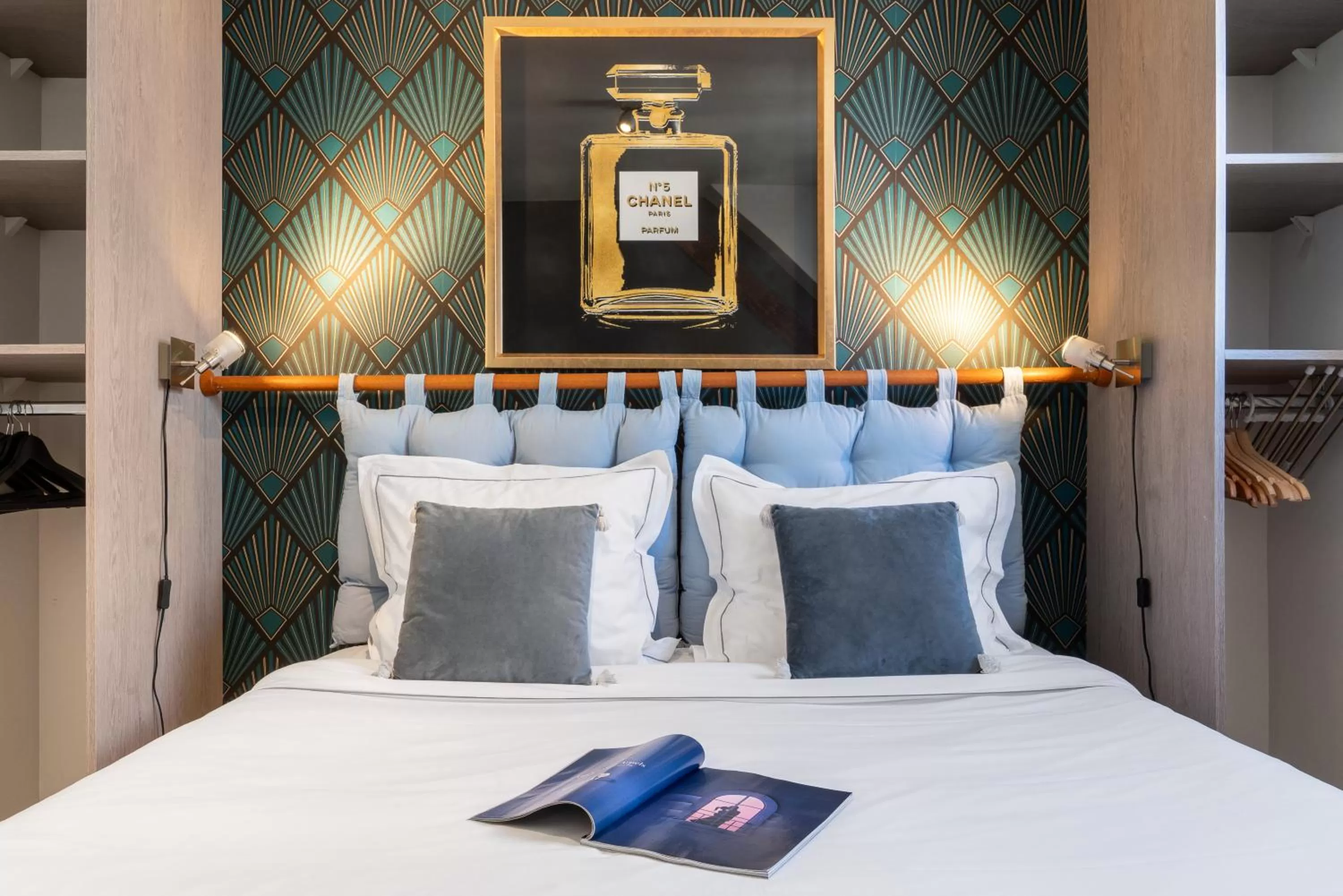 Bed in TOWNHOUSE TROUVILLE - Appart'Hotel & Studios