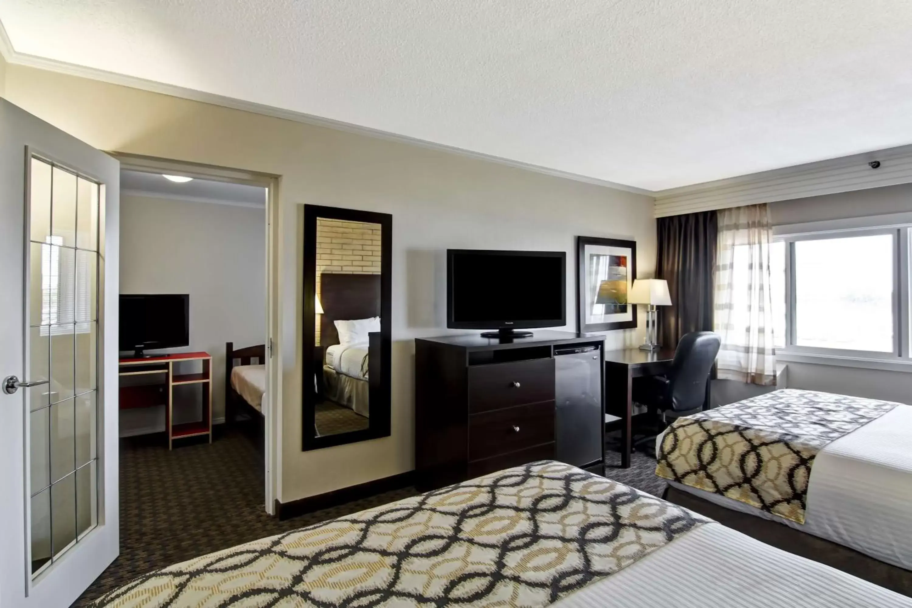 Photo of the whole room, TV/Entertainment Center in Best Western Cedar Park Inn