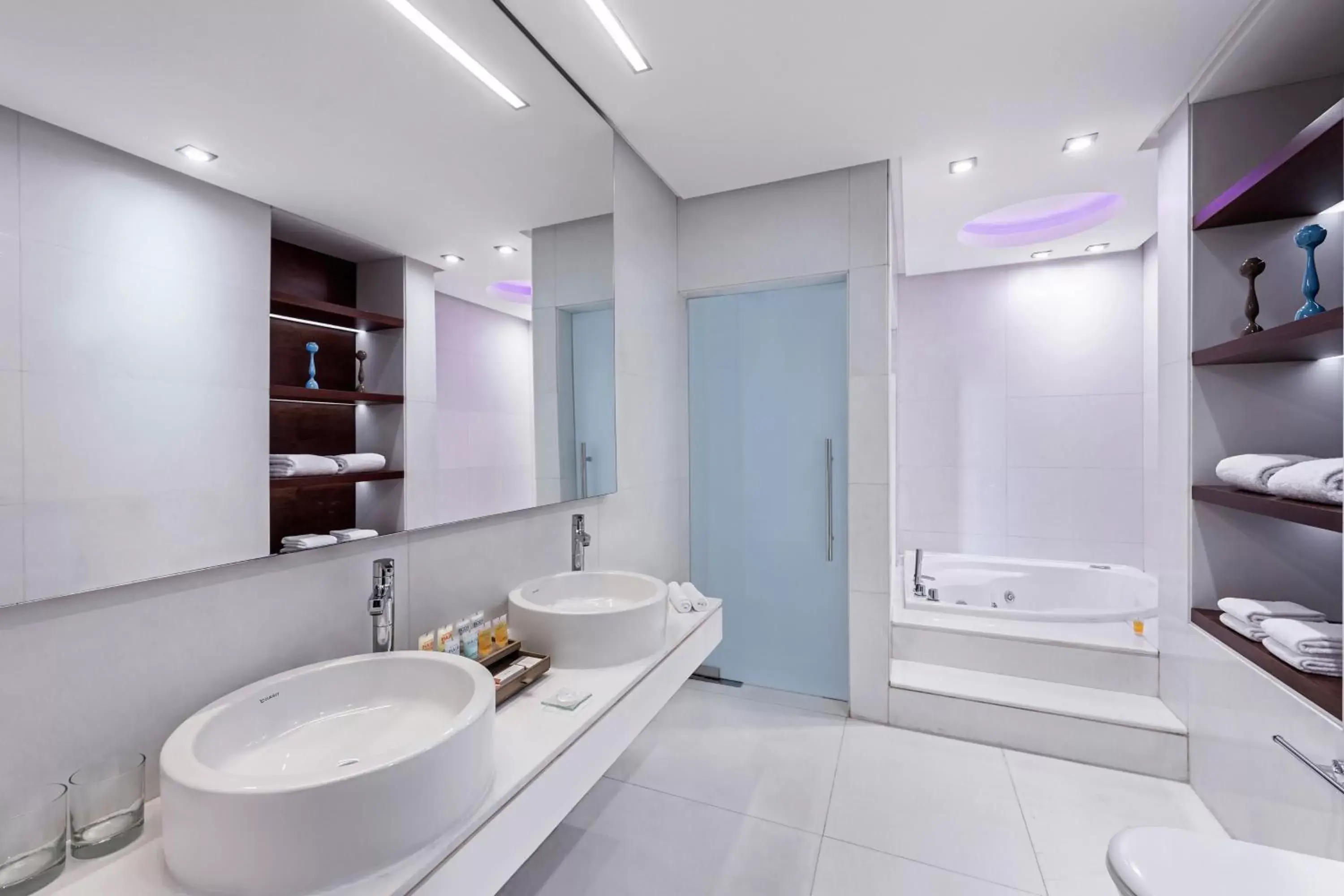 Bathroom in Four Points by Sheraton Doha