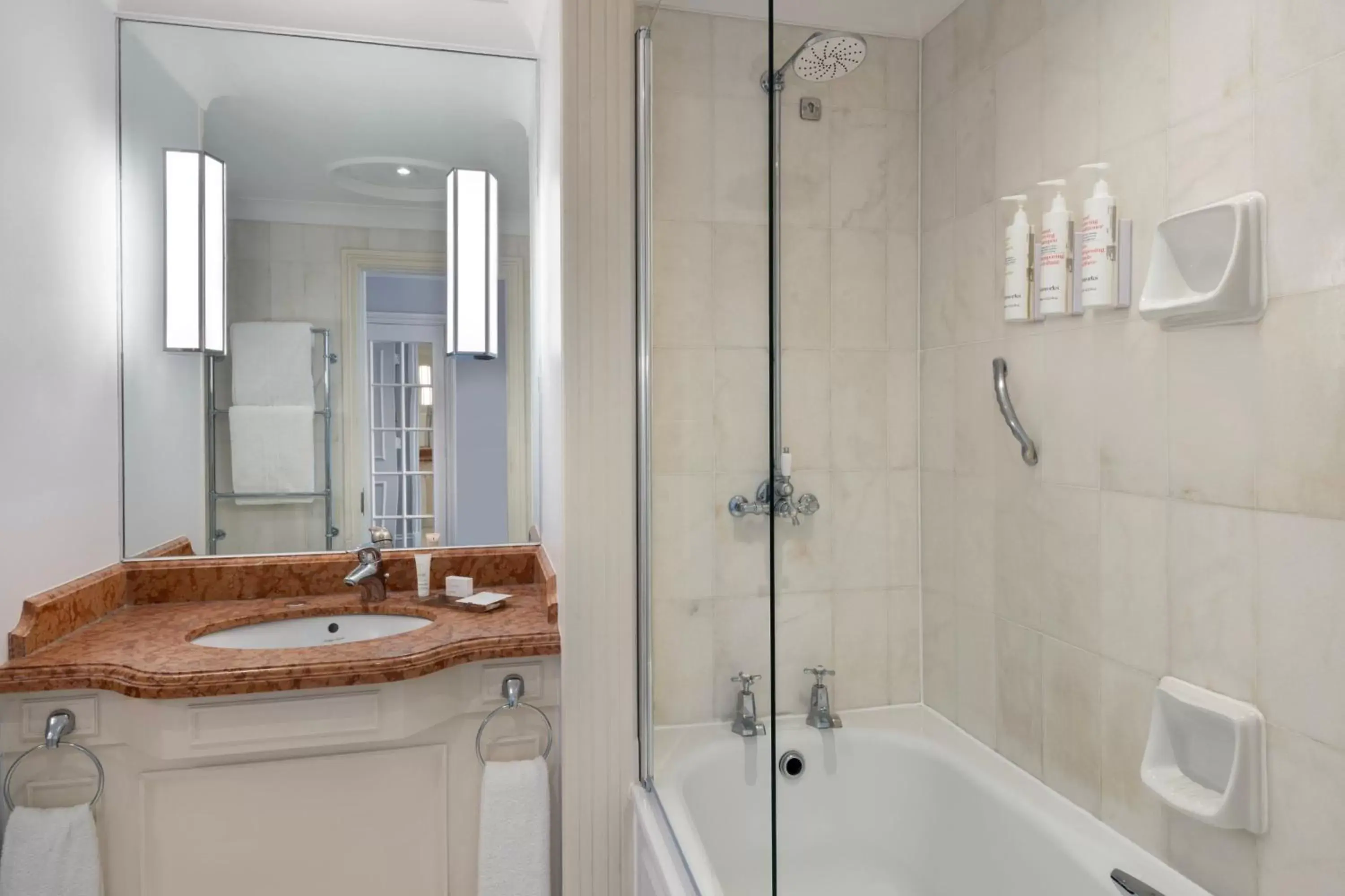 Bathroom in Delta Hotels by Marriott Birmingham