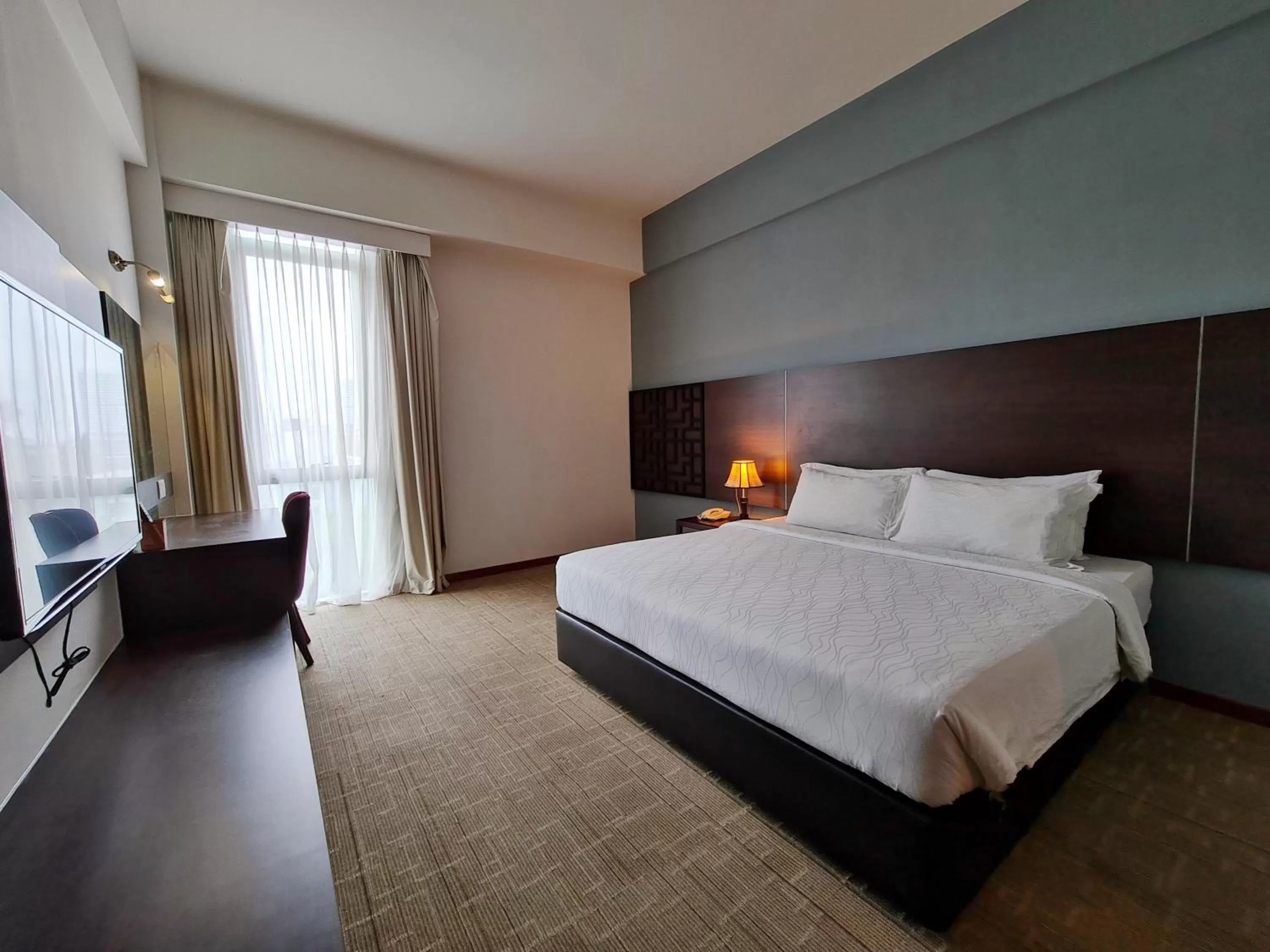 Bed in Swan Garden Hotel