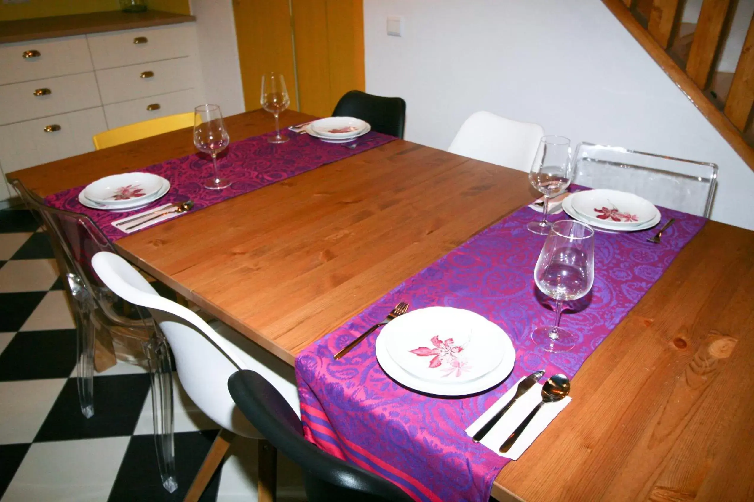 Communal kitchen, Dining Area in Casa dos Batalim