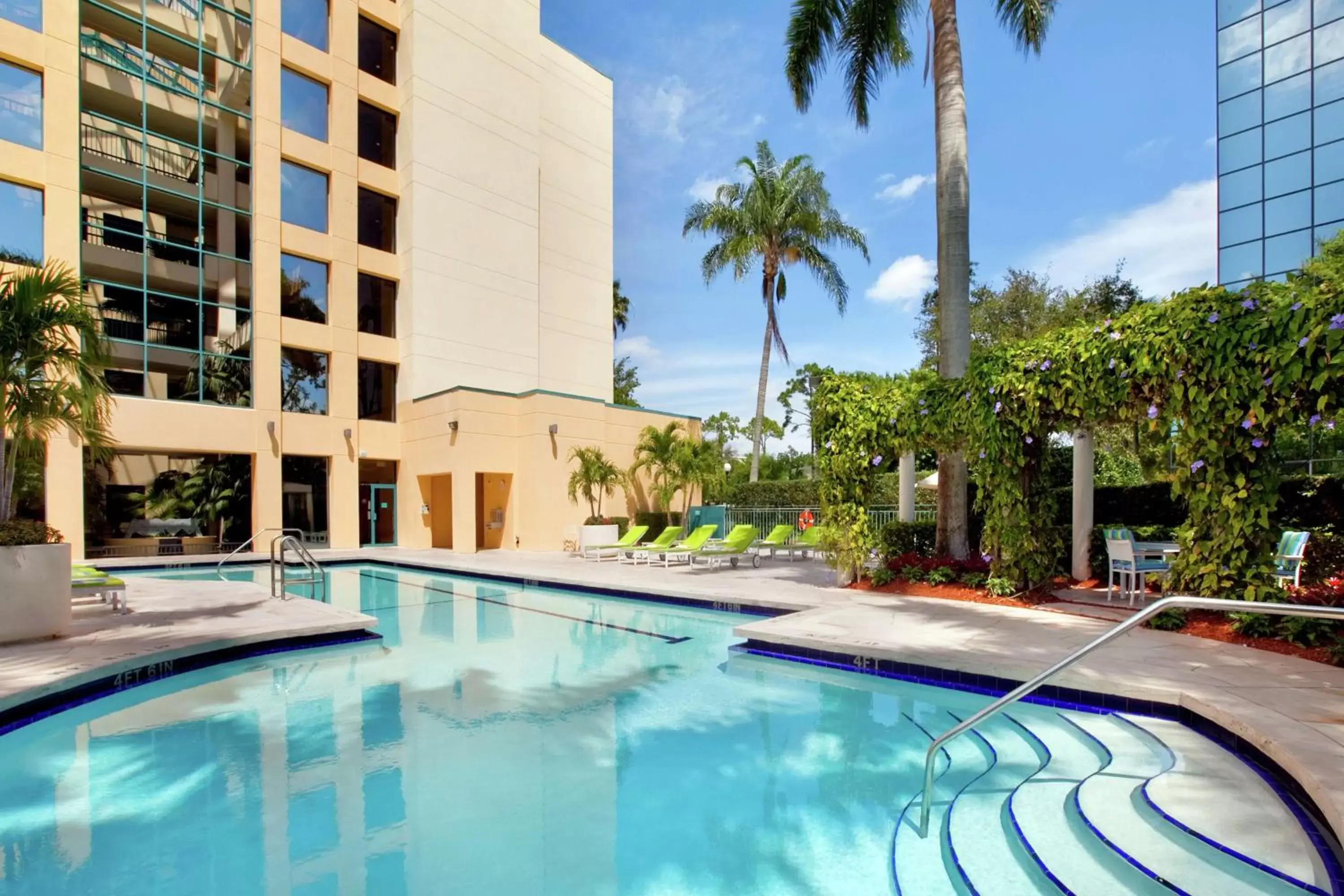 Swimming pool, Property Building in Hilton Boca Raton Suites