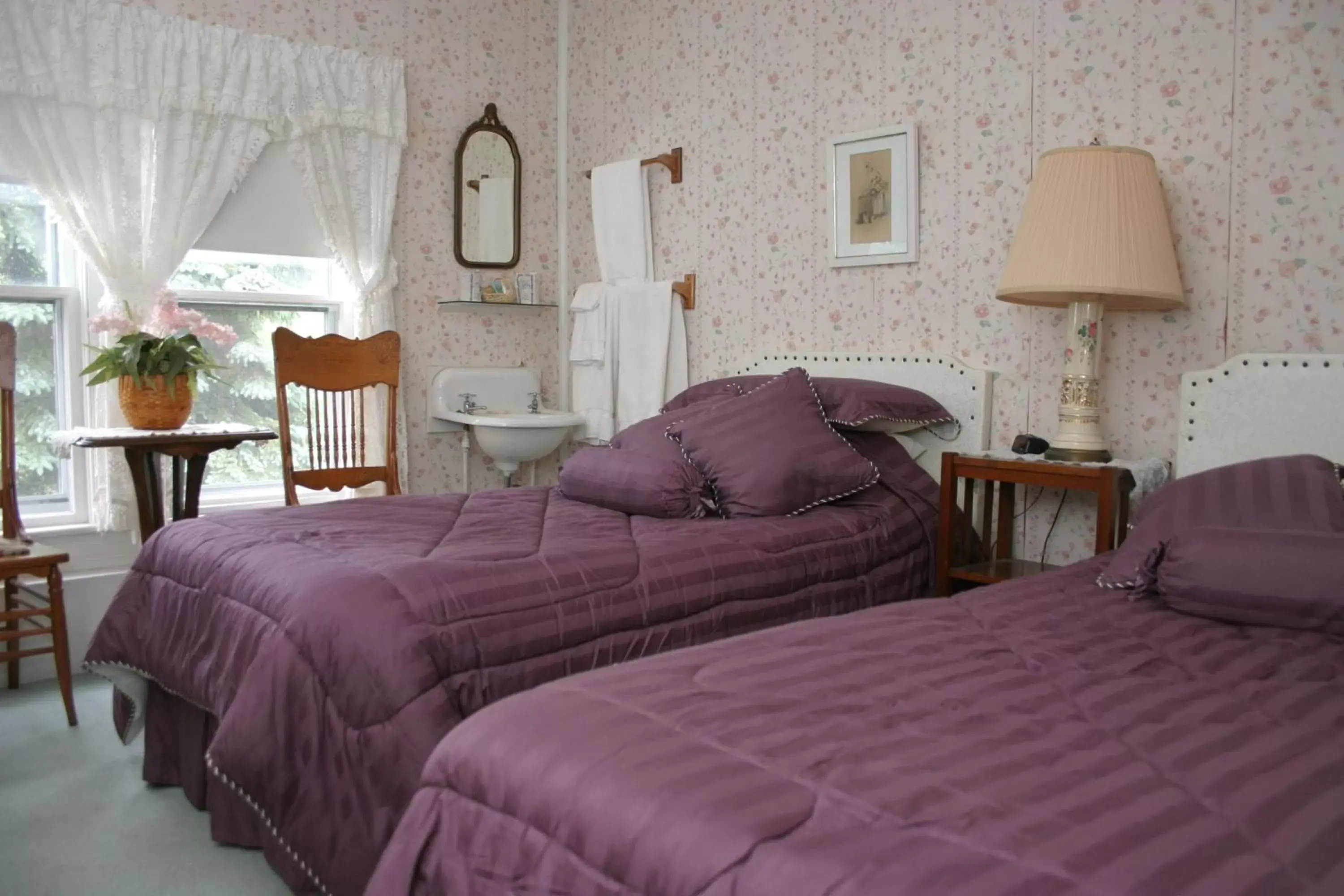Bedroom, Bed in Inn at Starlight Lake & Restaurant