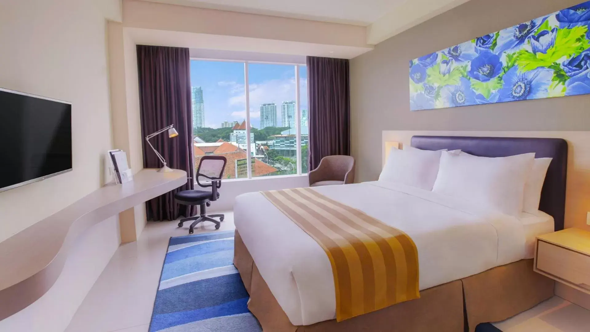 View (from property/room), Bed in Holiday Inn Express Jakarta International Expo, an IHG Hotel