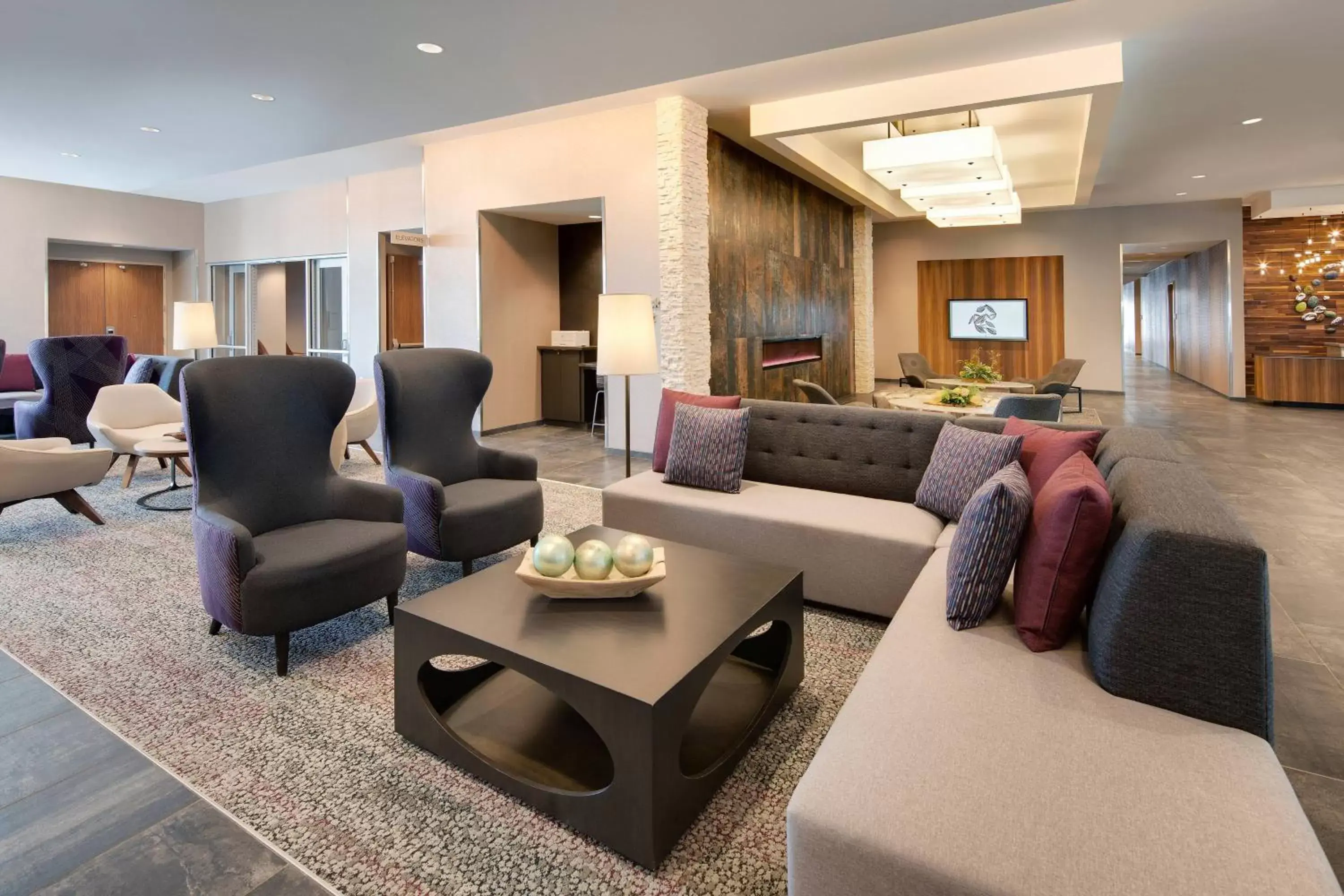 Living room, Seating Area in Courtyard by Marriott Atlanta Vinings/Galleria