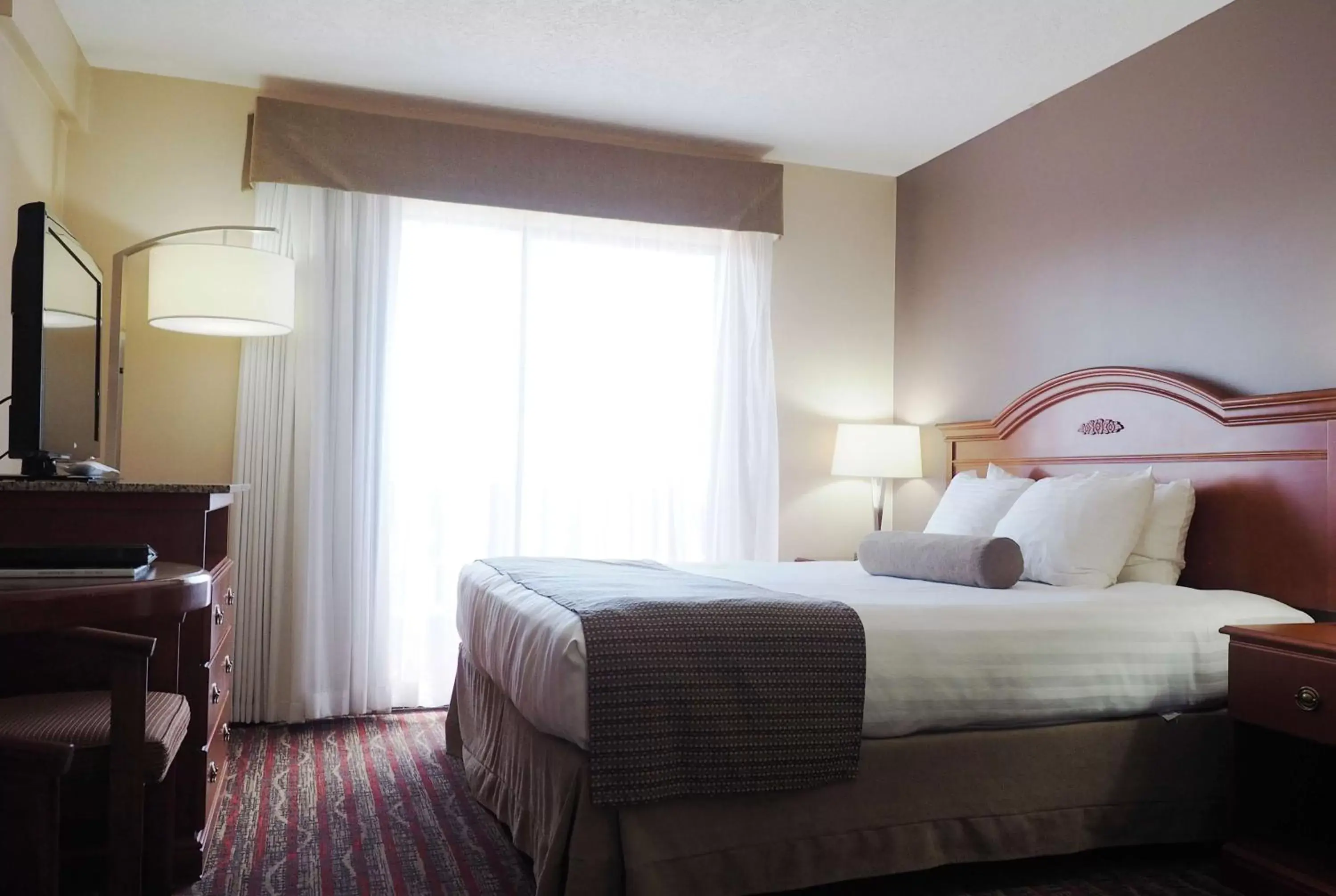 Photo of the whole room, Bed in Ramada by Wyndham Campbell River