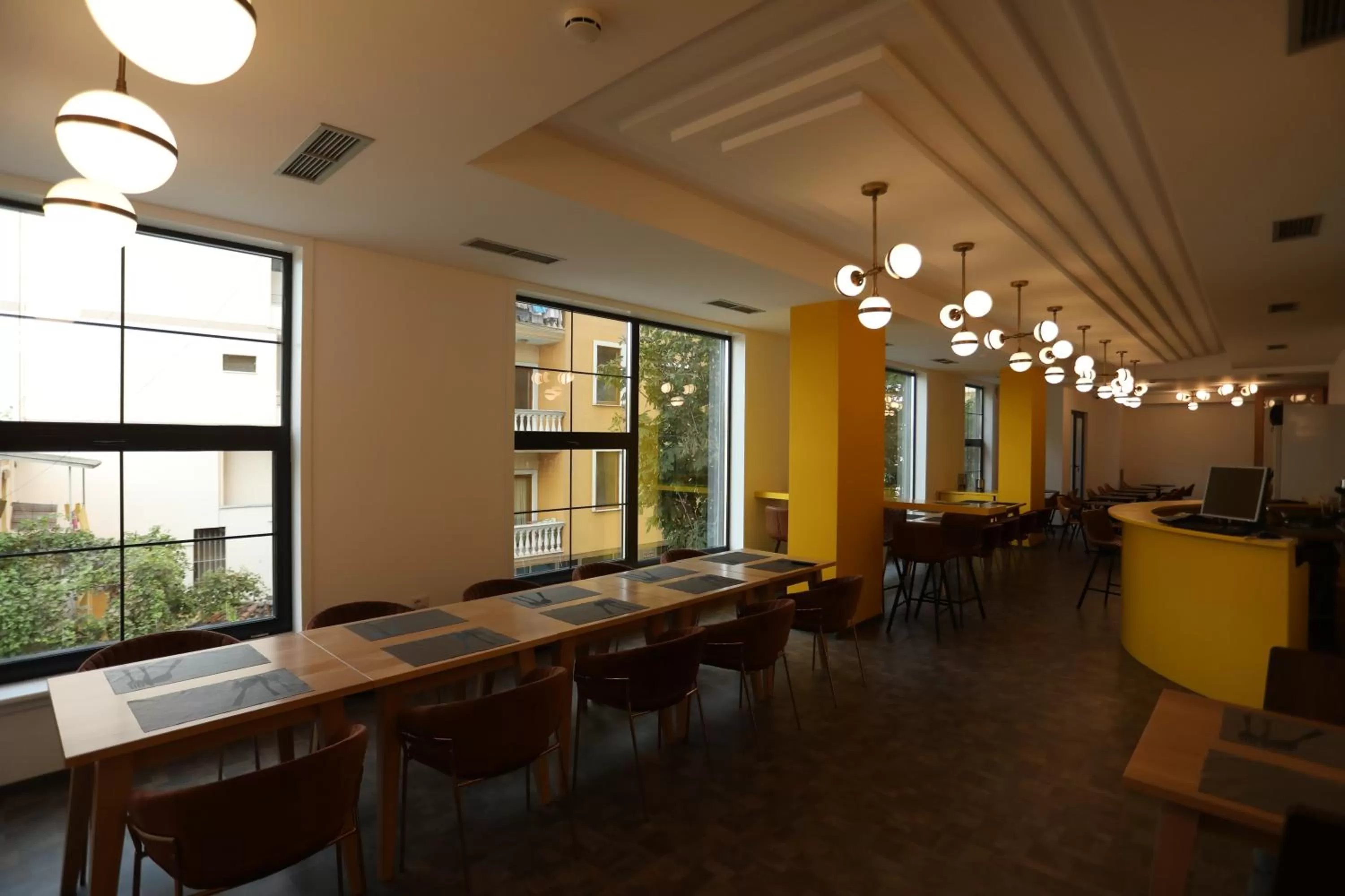 Restaurant/places to eat in Elite