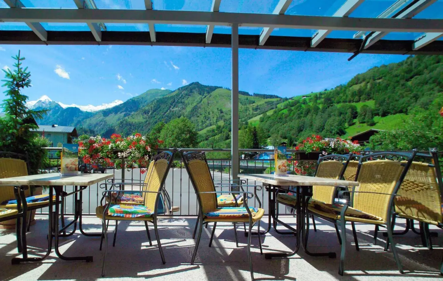 Balcony/Terrace, Restaurant/Places to Eat in Hotel TONI inklusive Zell am See - Kaprun Sommerkarte
