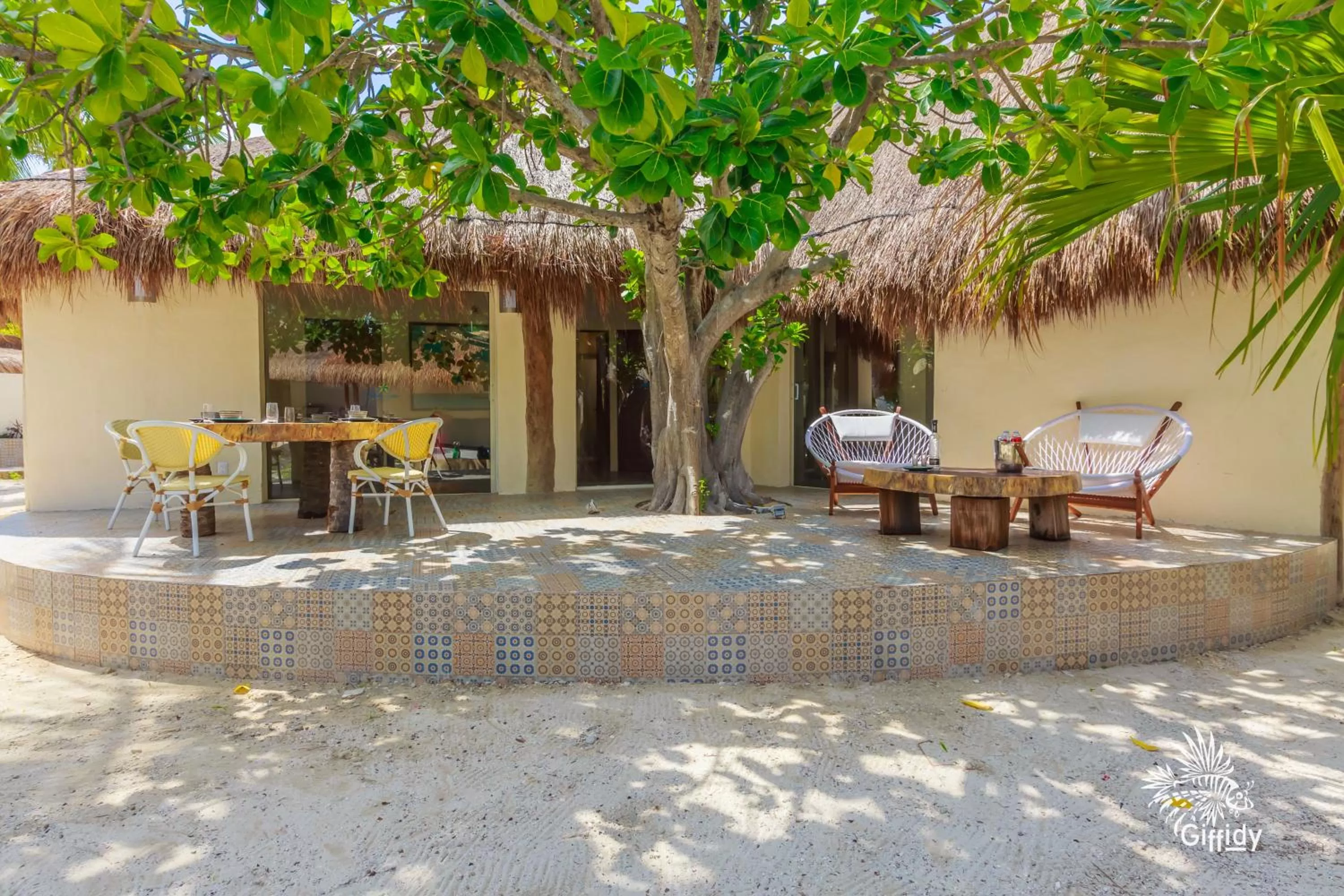 Patio in Hotel Paradise Suites
