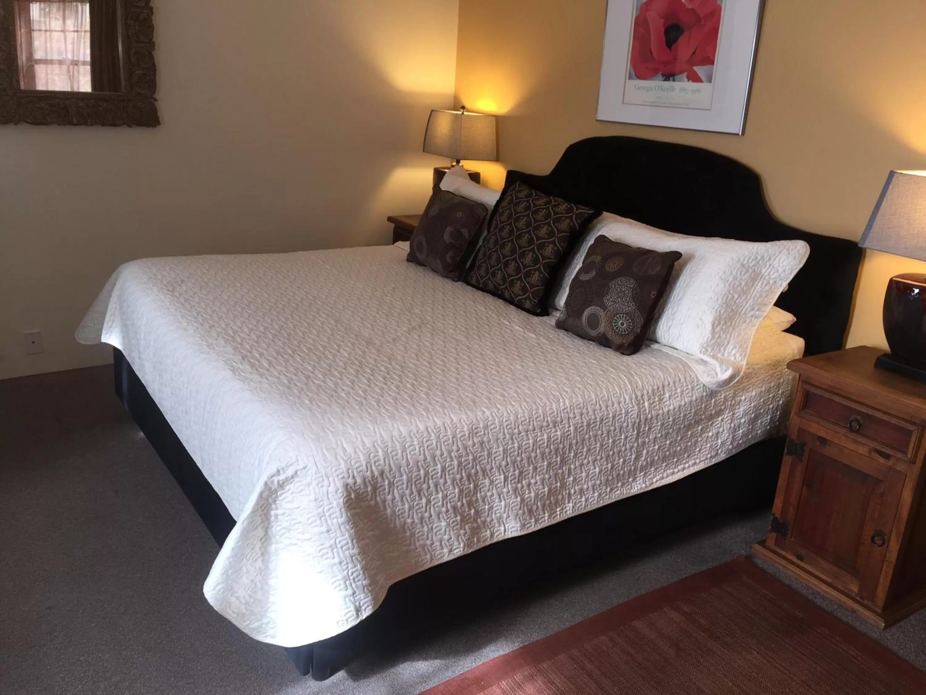 Photo of the whole room, Bed in Casa de Tres Lunas/House of Three Moons