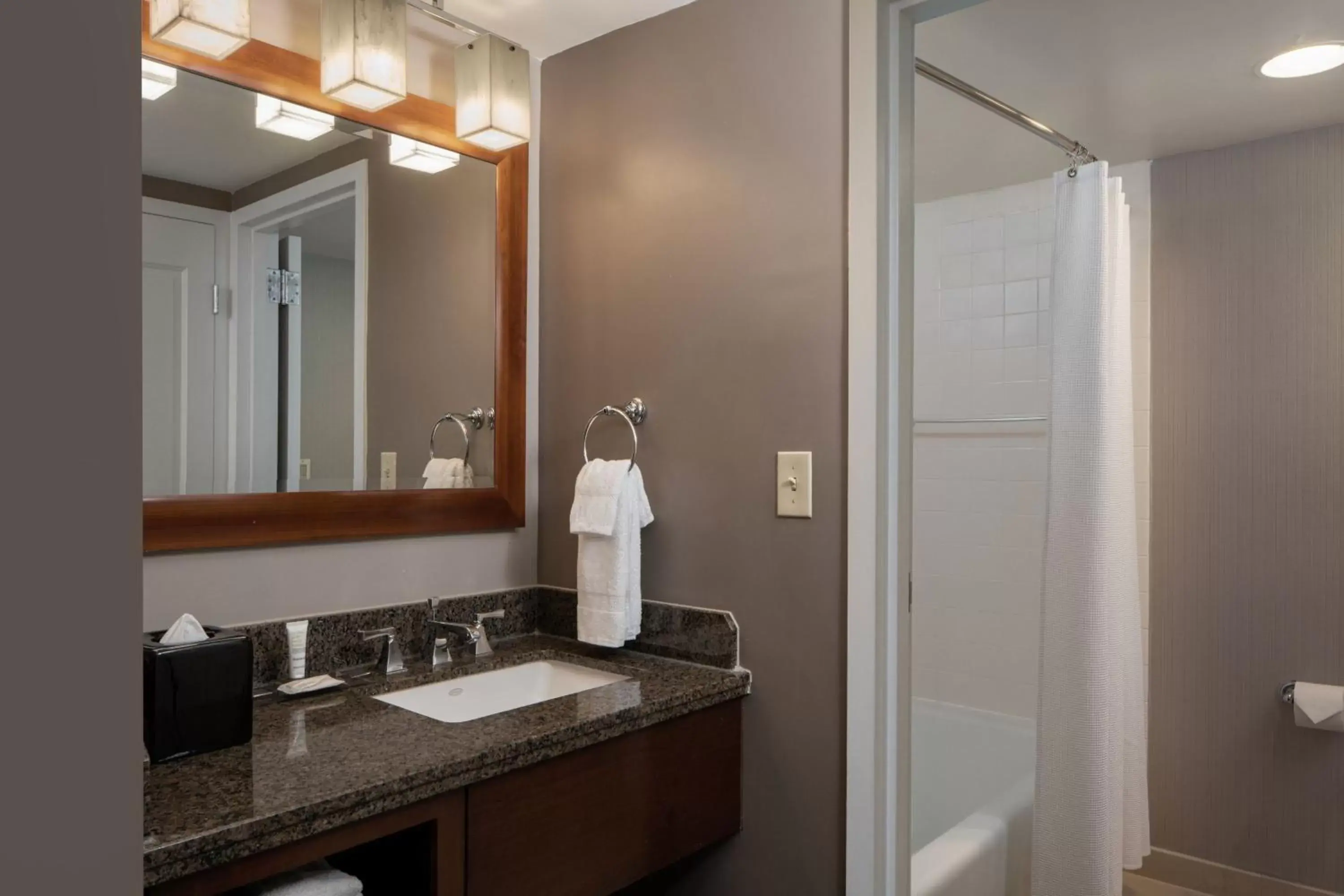 Bathroom in Falls Church Marriott Fairview Park