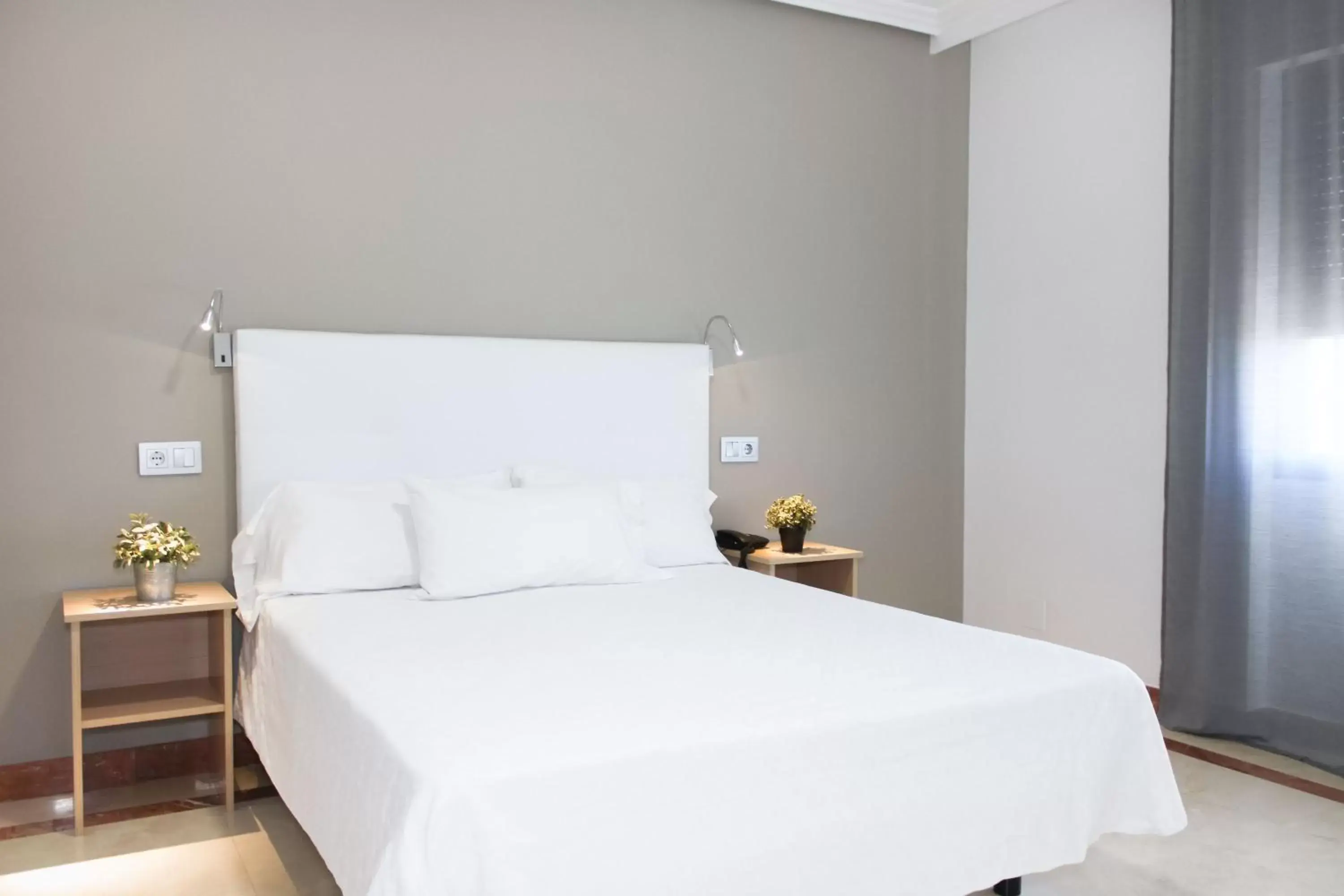 Bedroom, Bed in Hospedium Hotel Castilla