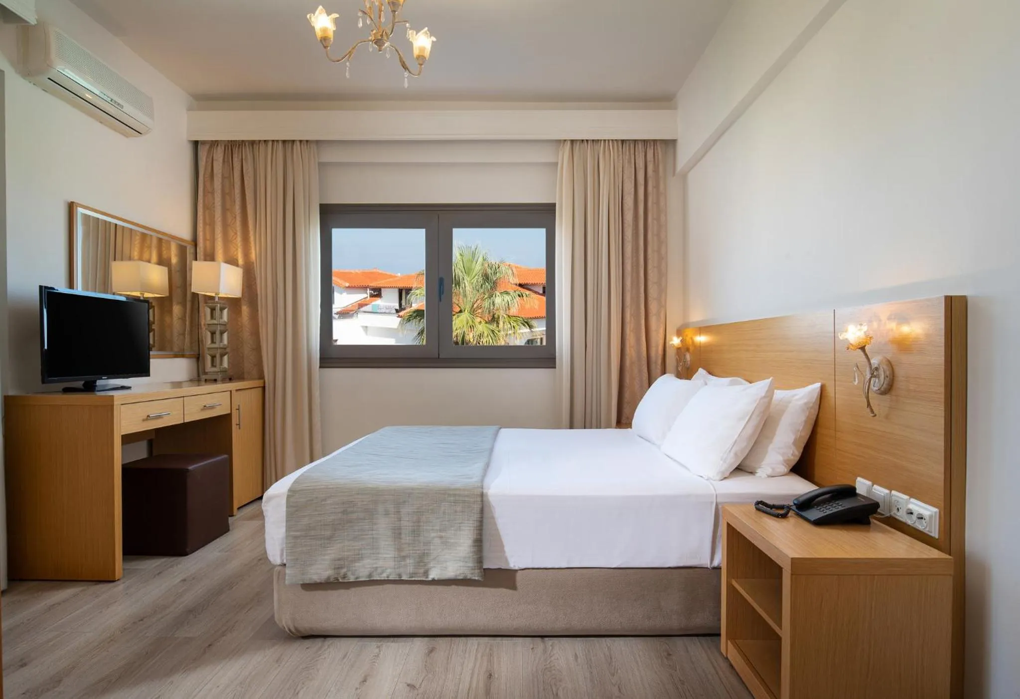 Bed in Flegra Palace