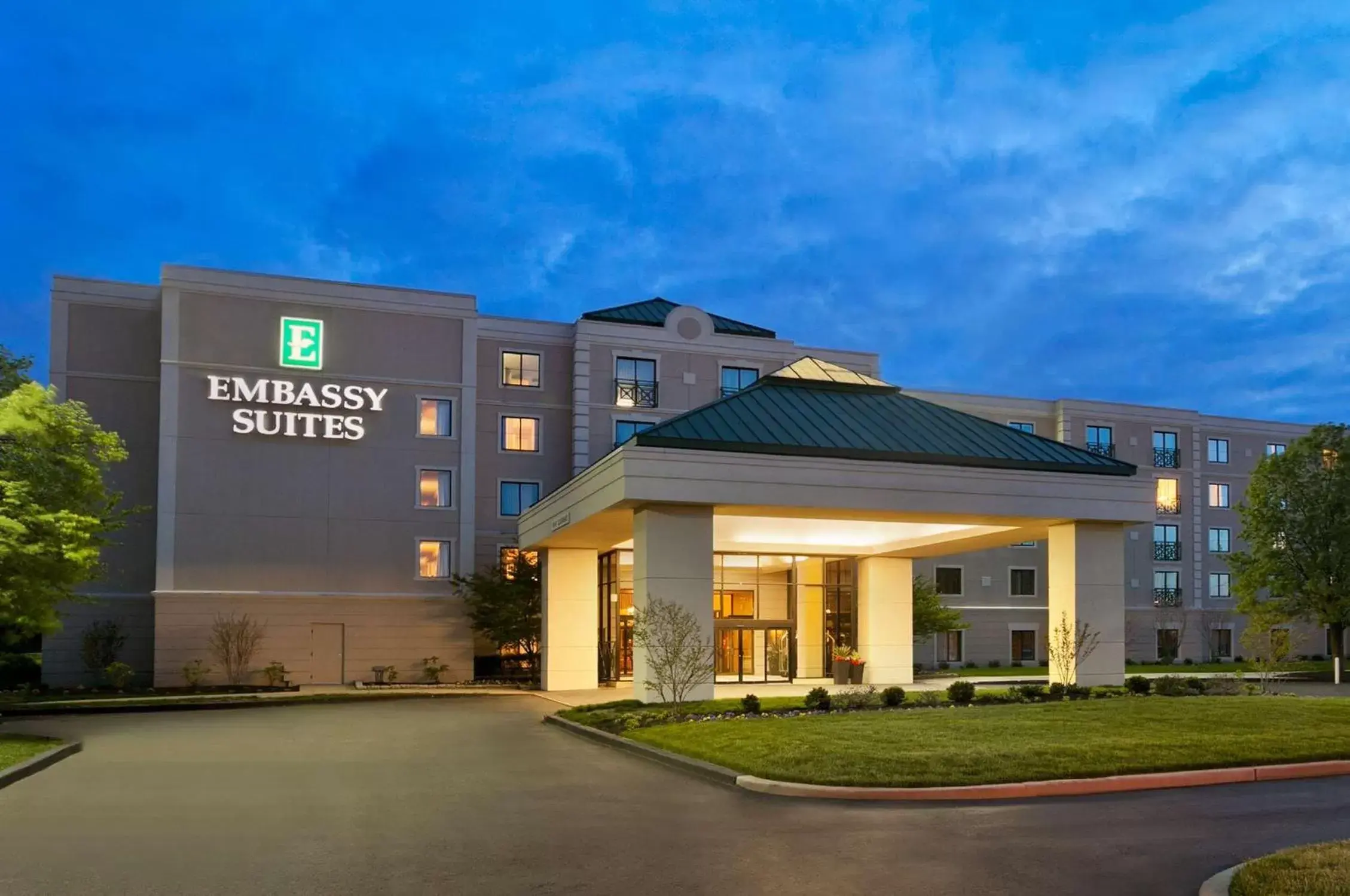 Property Building in Embassy Suites by Hilton Philadelphia Airport