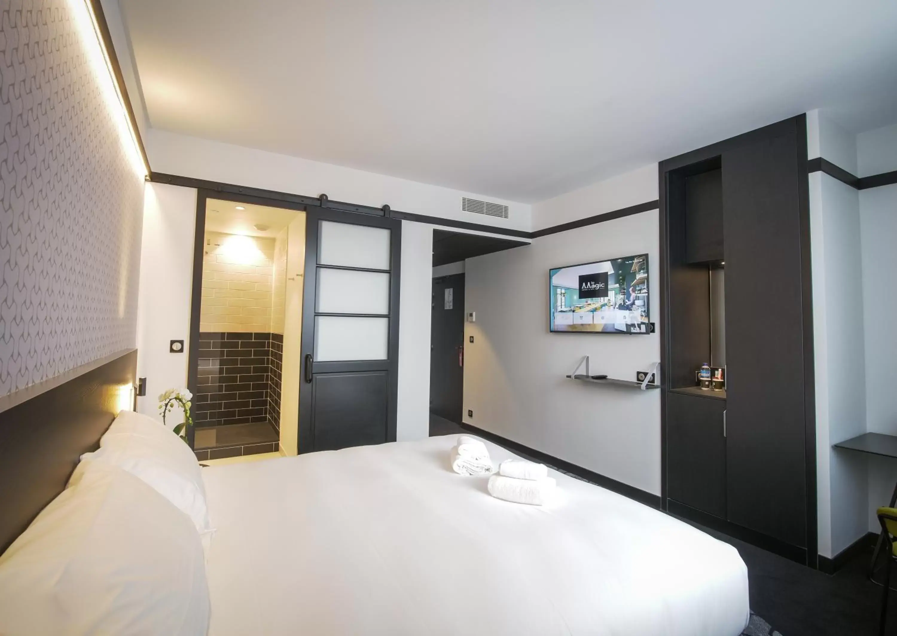 Bed in Le Magic Hôtel & Spa