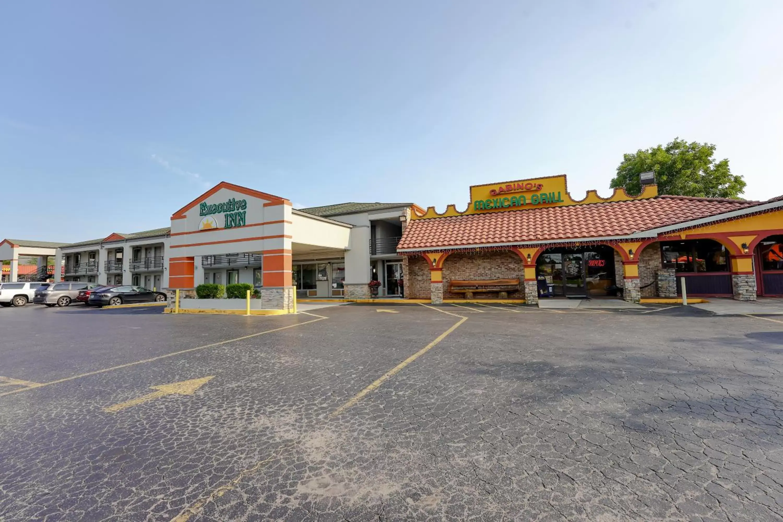 Restaurant/places to eat, Property Building in Executive Inn Locust Grove