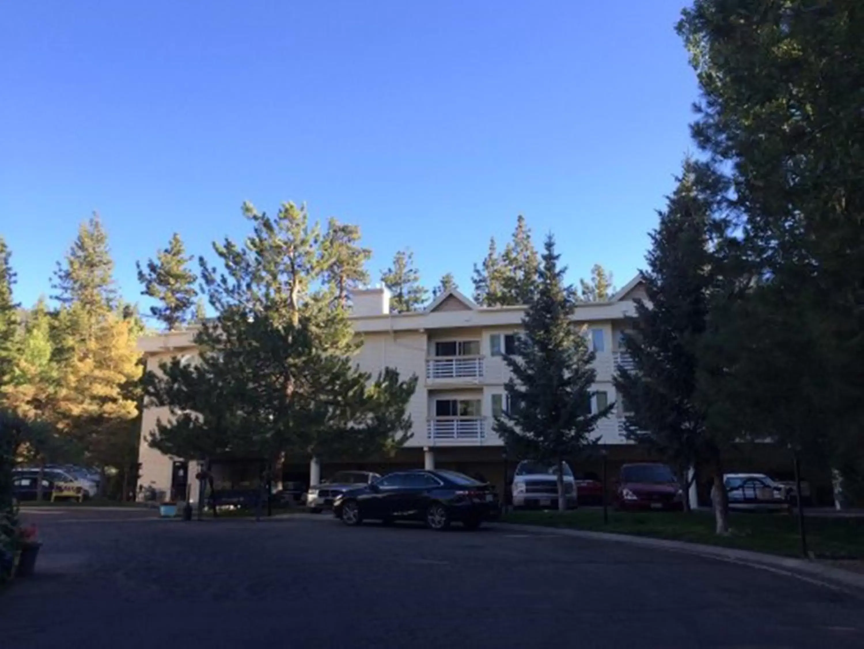 Property building in Lodge at Kingsbury Crossing Property building in Lodge at Kingsbury Crossing