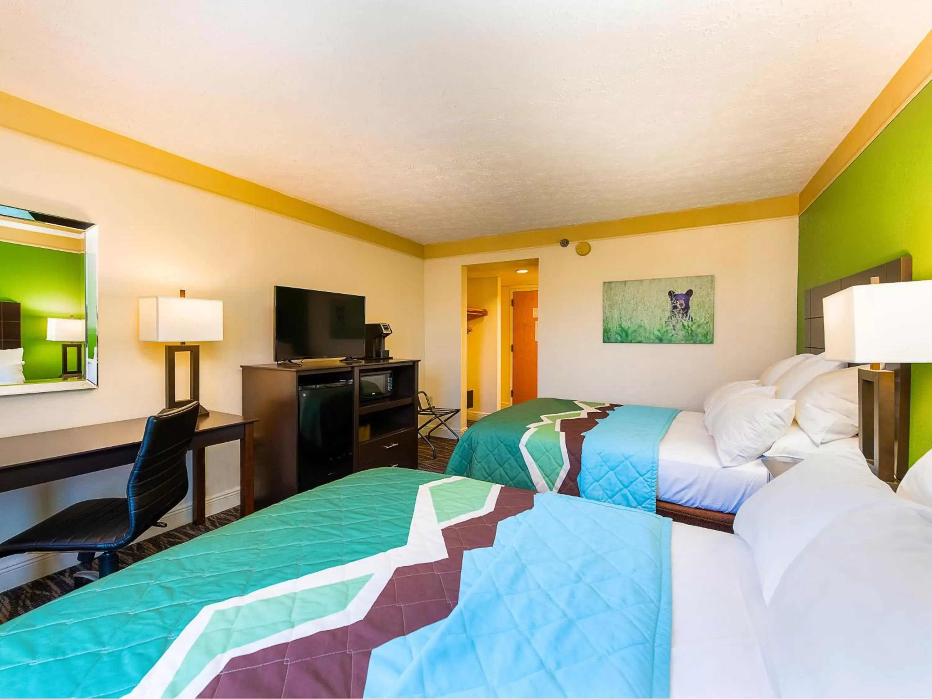 Bedroom, Bed in Country Cascades Waterpark Resort