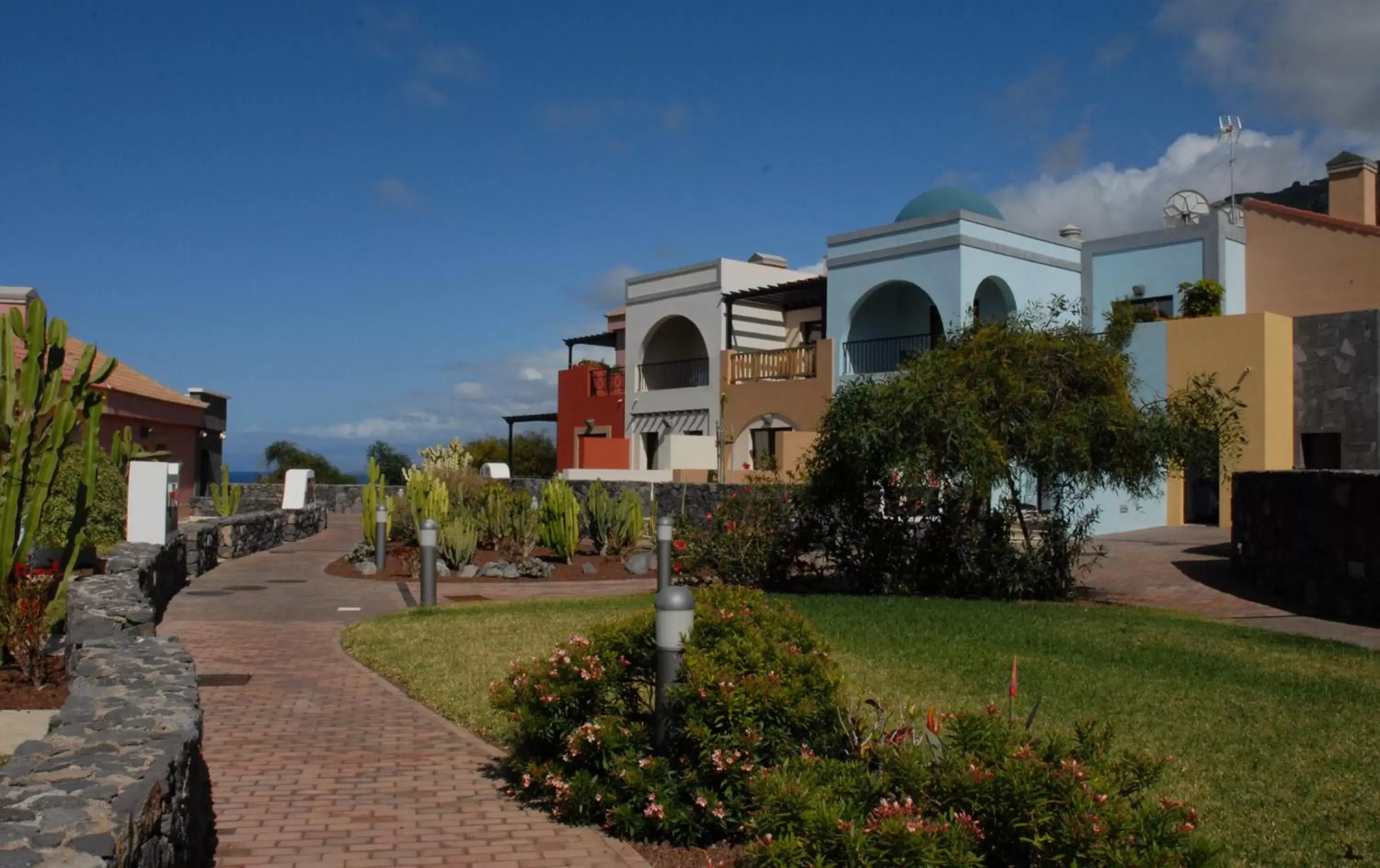 Neighbourhood, Property Building in Luz Del Mar